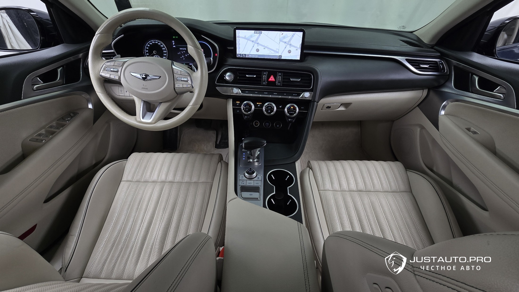 Автомобиль Genesis G70