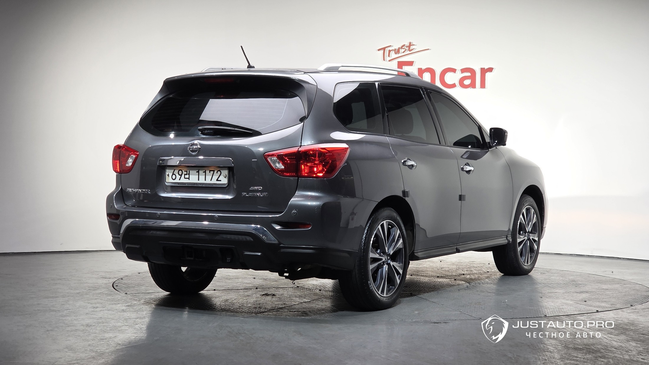 Автомобиль Nissan Pathfinder