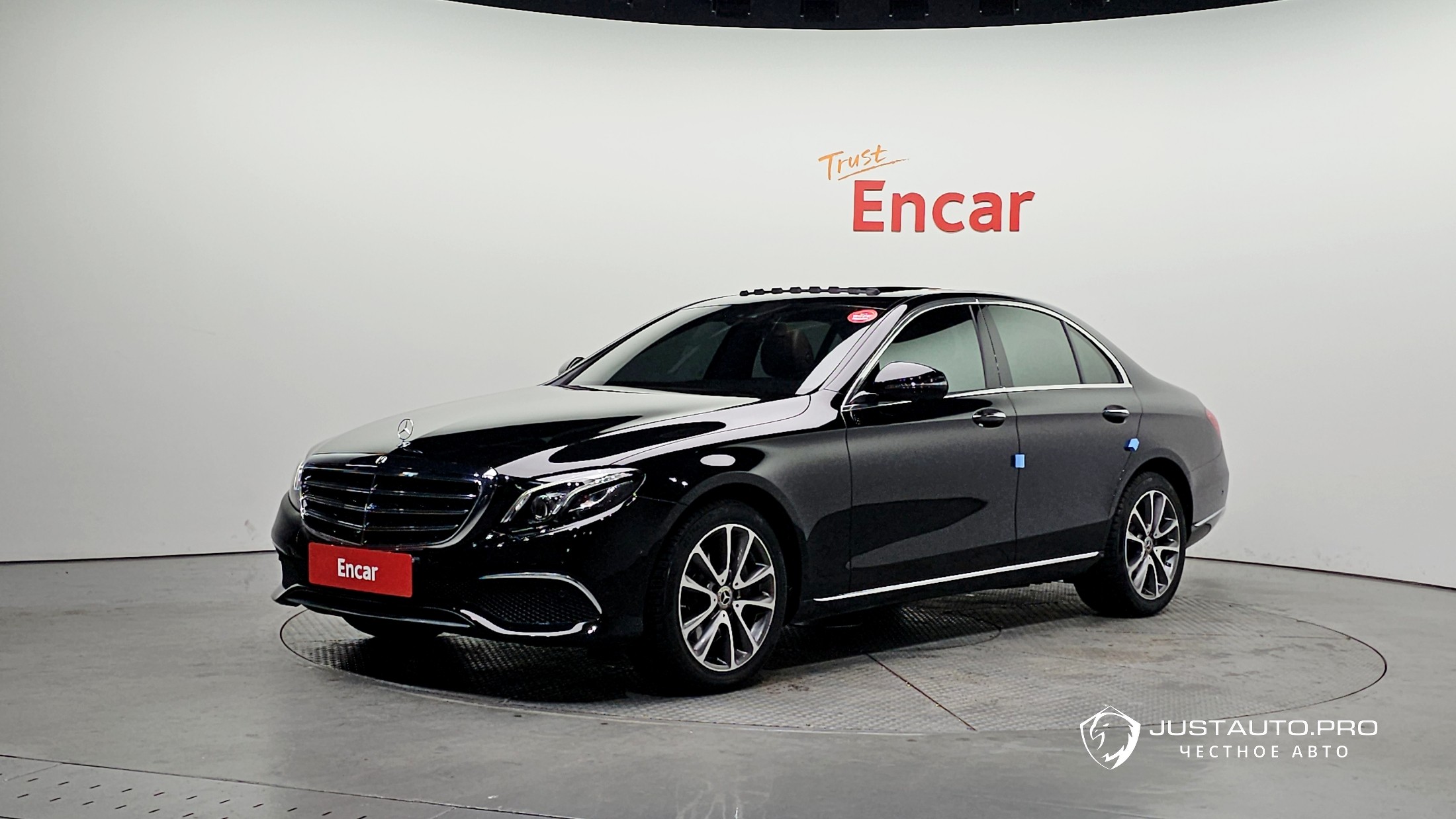 Автомобиль Mercedes-Benz E-Class