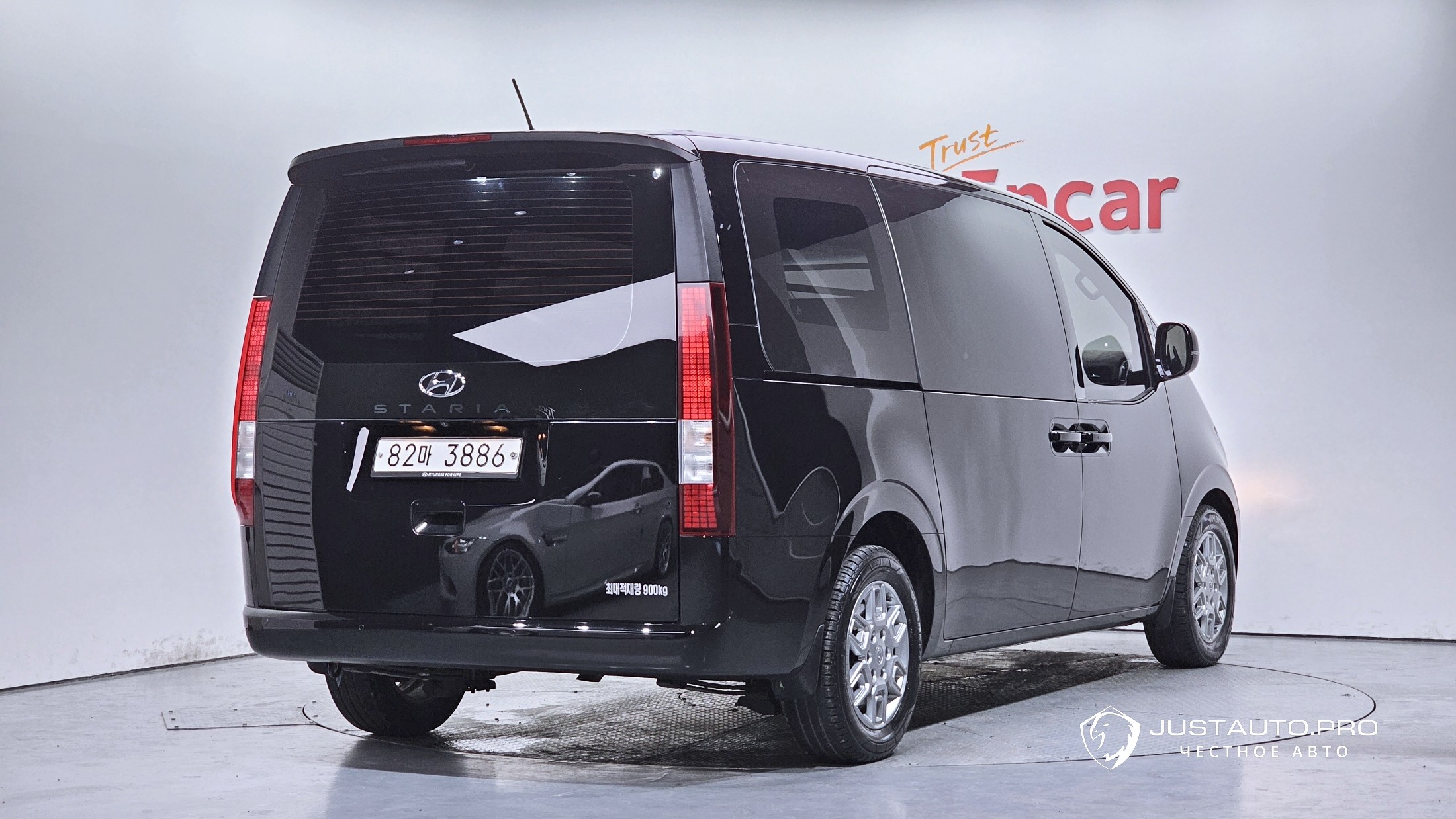 Автомобиль Hyundai Staria