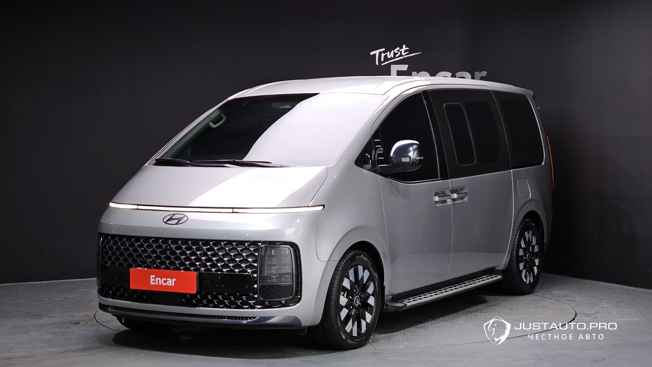 Автомобиль Hyundai Staria