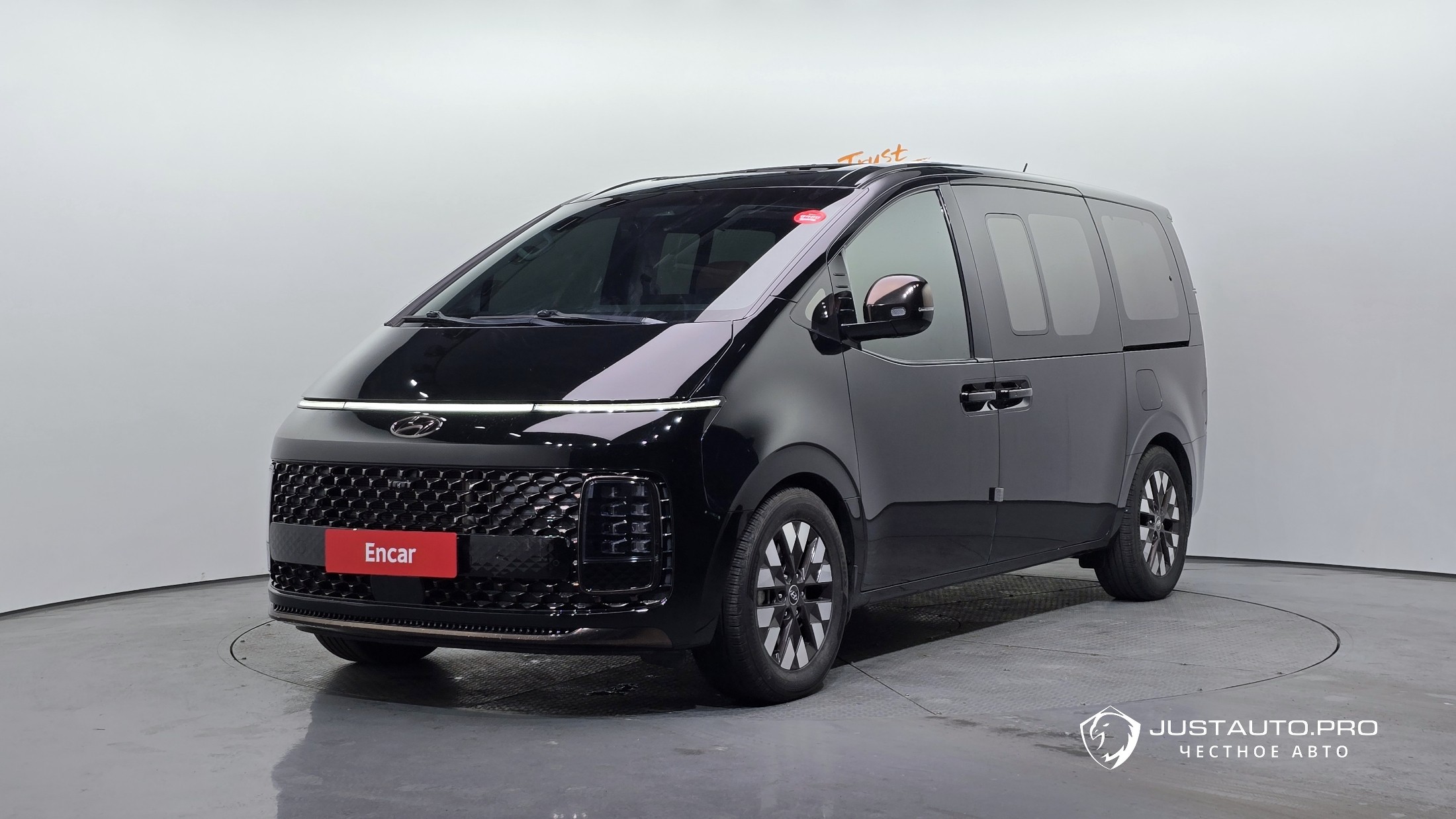 Автомобиль Hyundai Staria