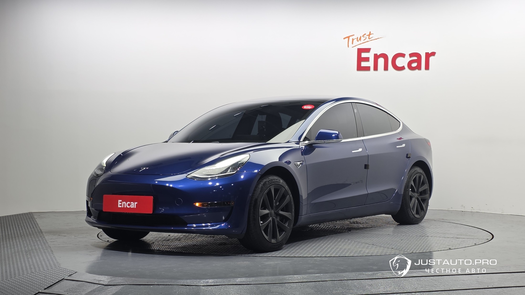 Автомобиль Tesla Model 3