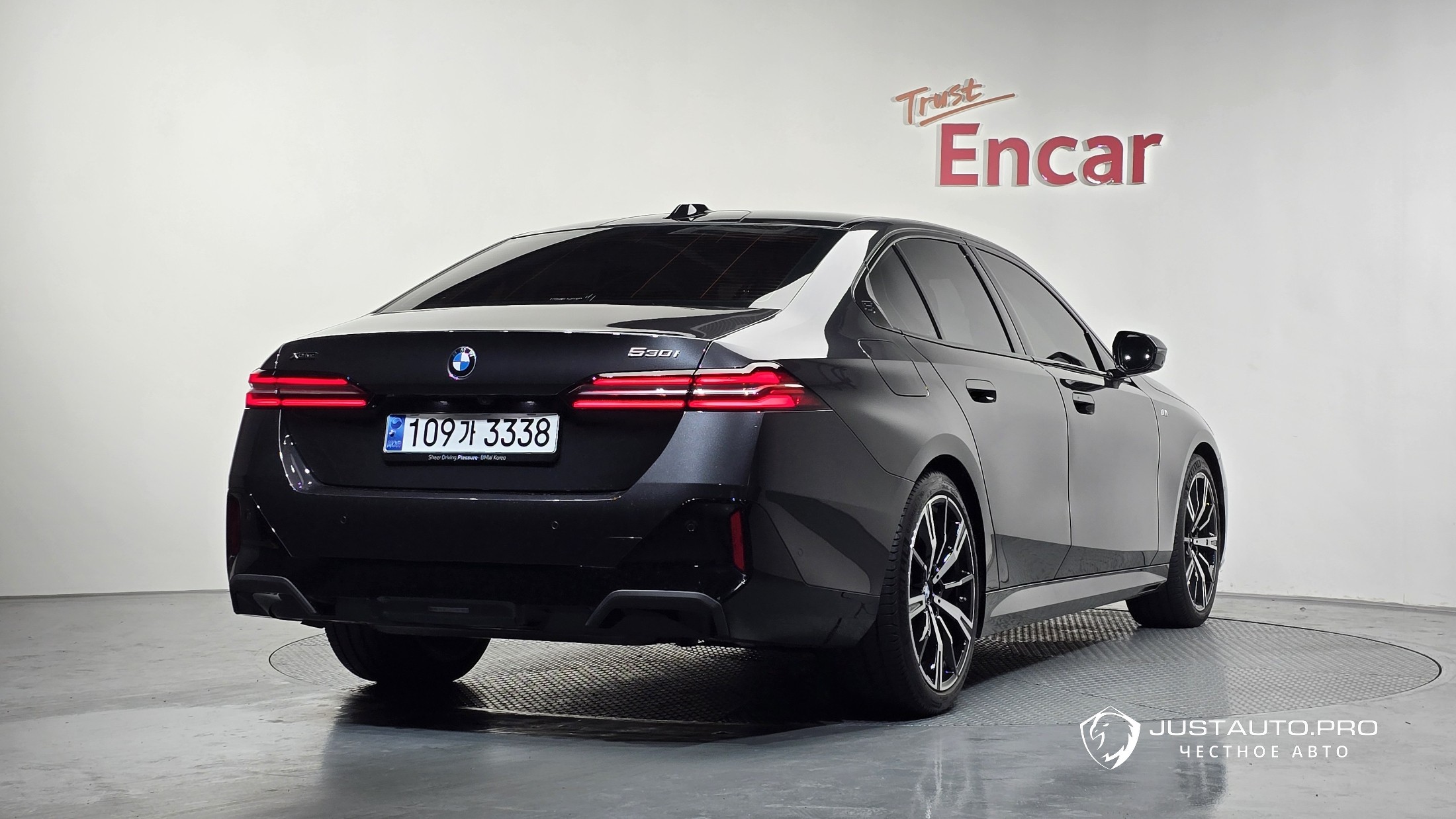 Автомобиль BMW 5-Series