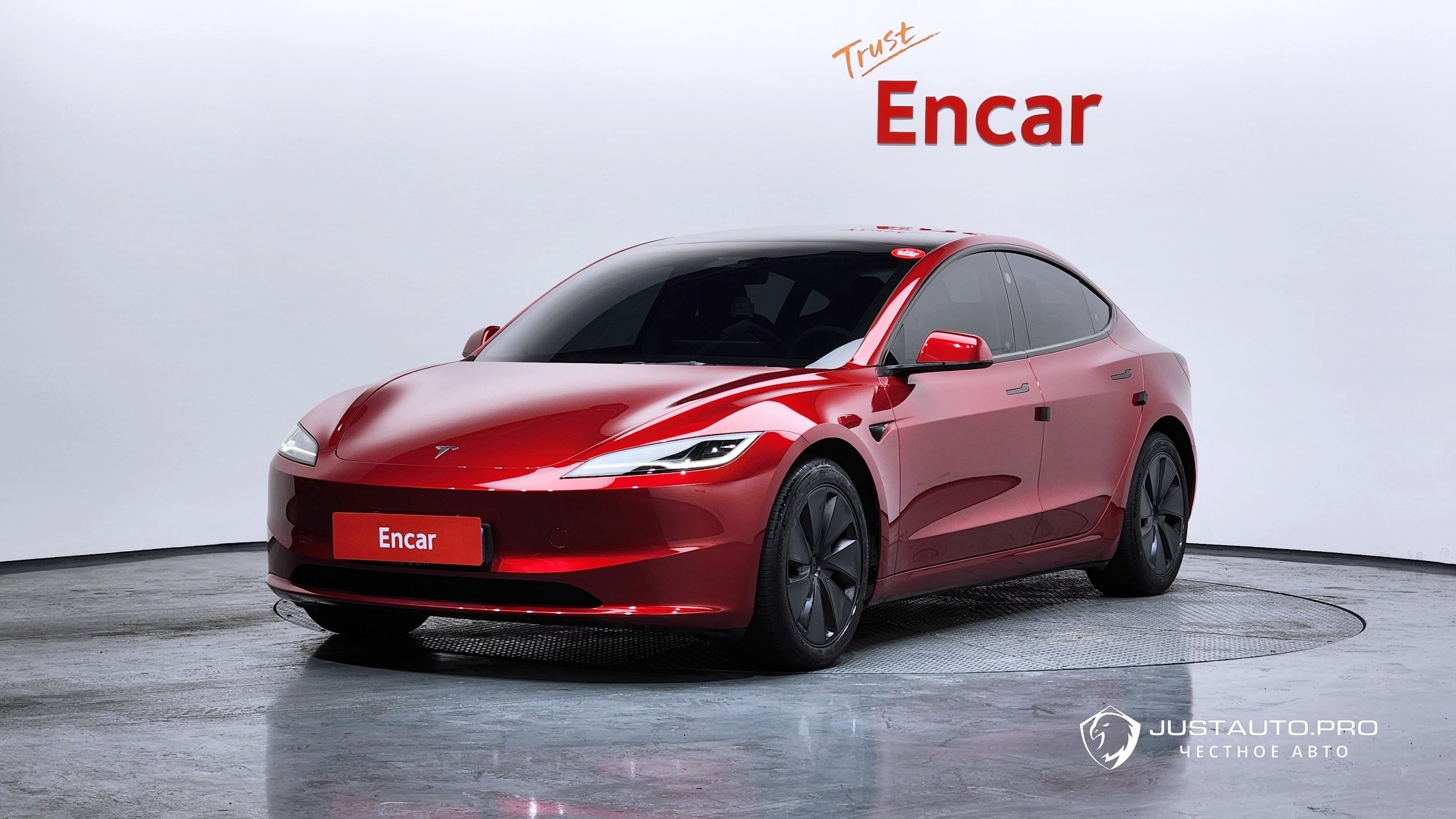 Автомобиль Tesla Model 3