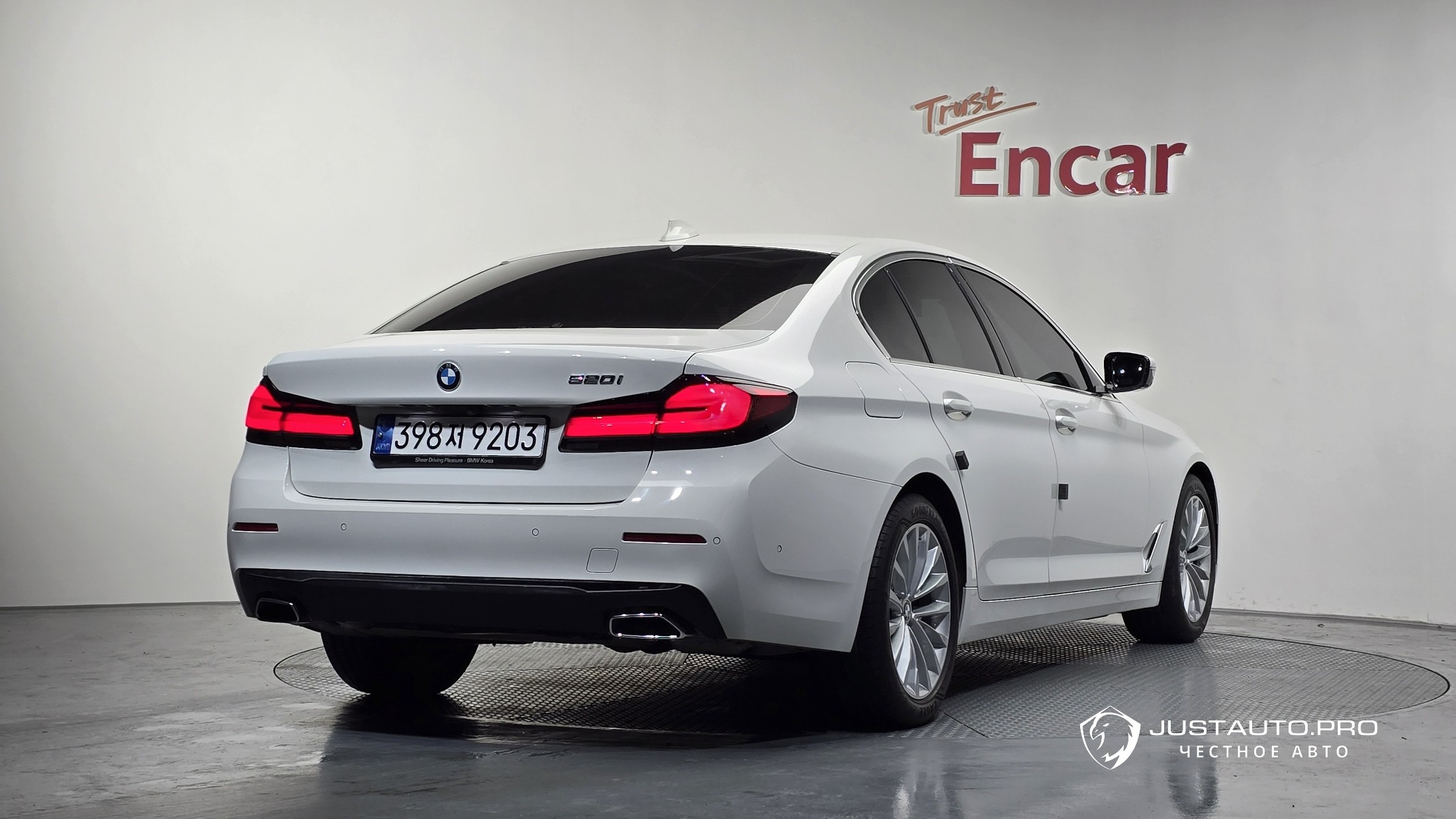 Автомобиль BMW 5-Series