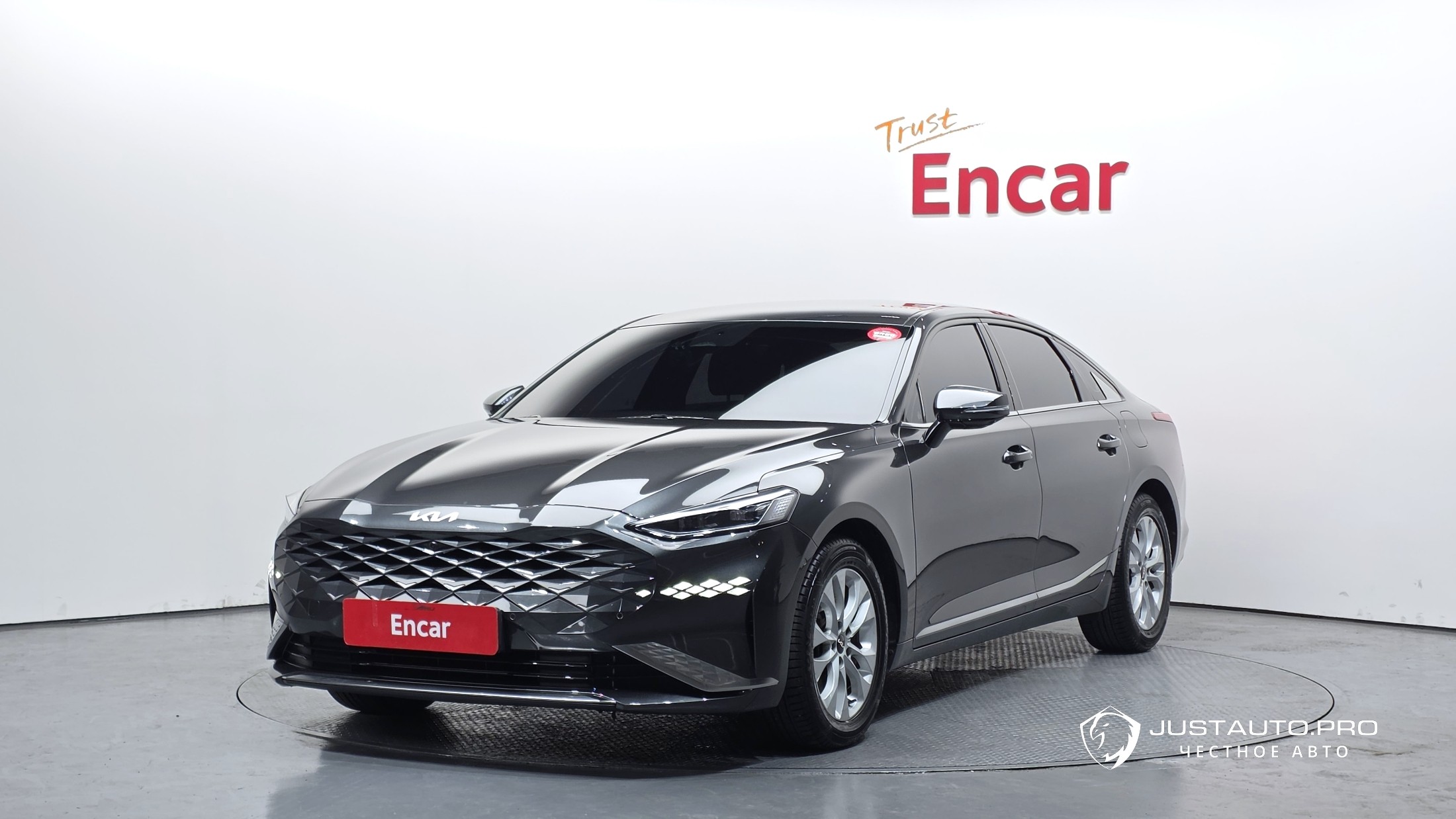 Автомобиль Kia K8