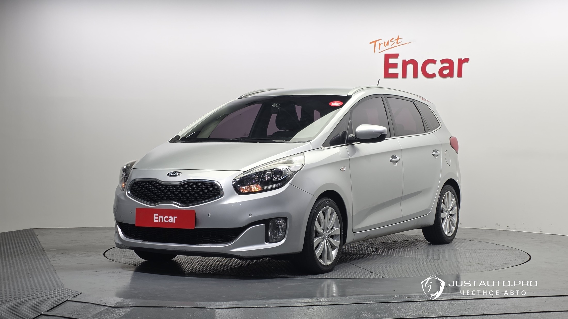 Автомобиль Kia Carens
