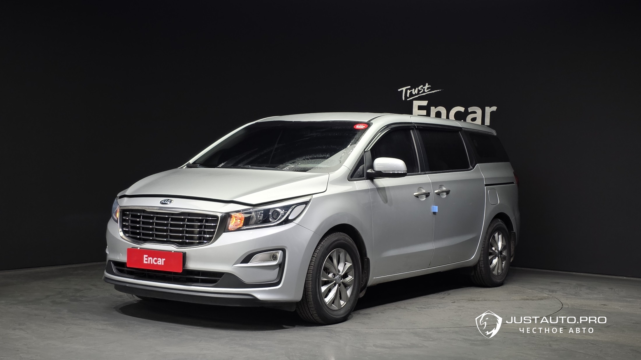 Автомобиль Kia Canival