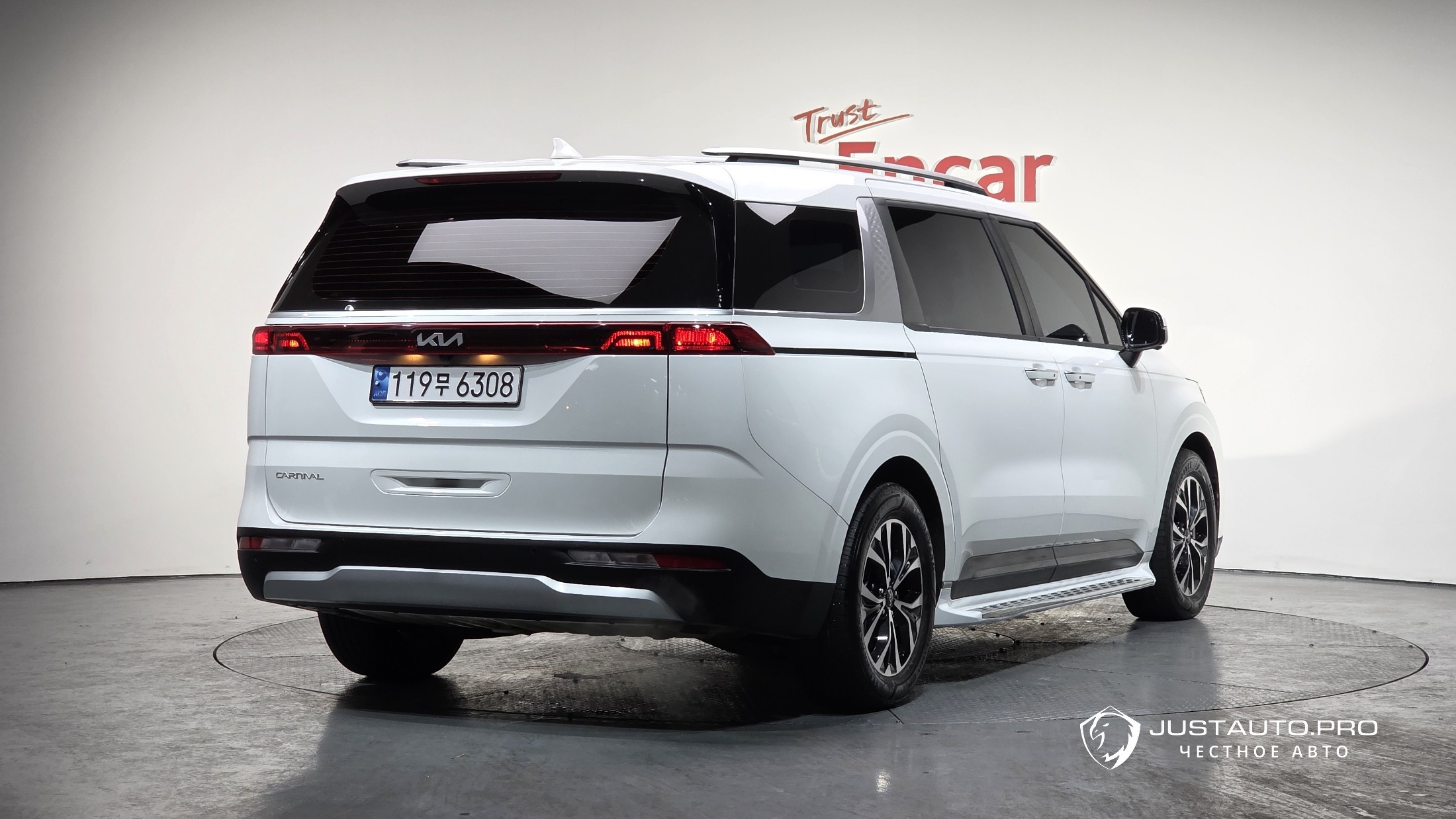 Автомобиль Kia Canival