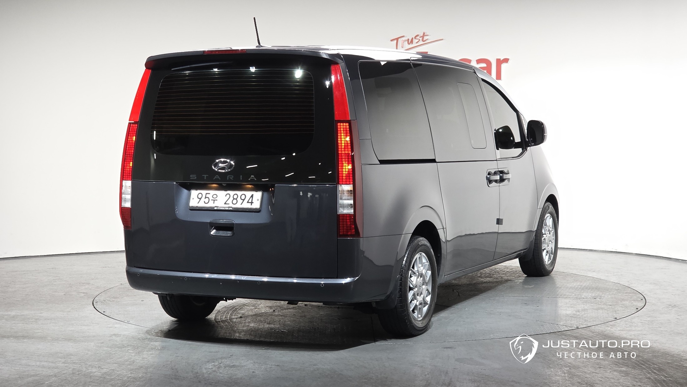 Автомобиль Hyundai Staria