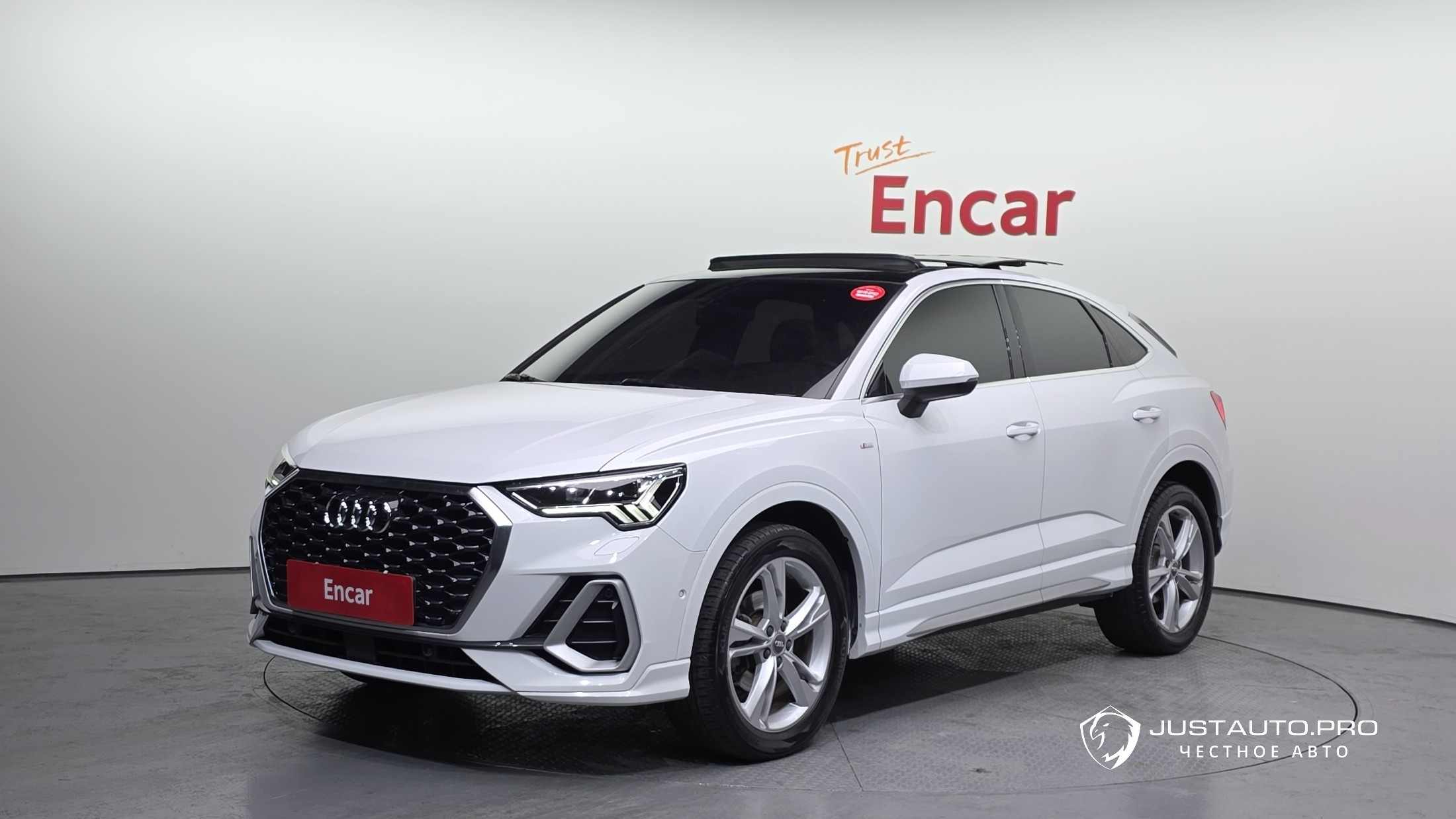 Автомобиль Audi Q3