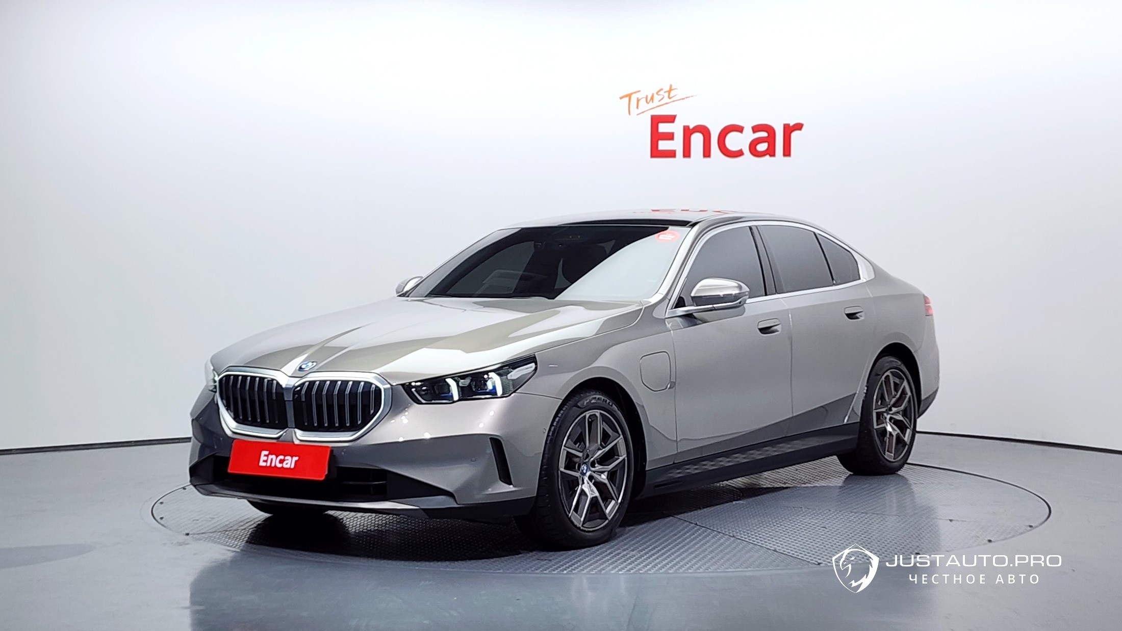 Автомобиль BMW 5-Series