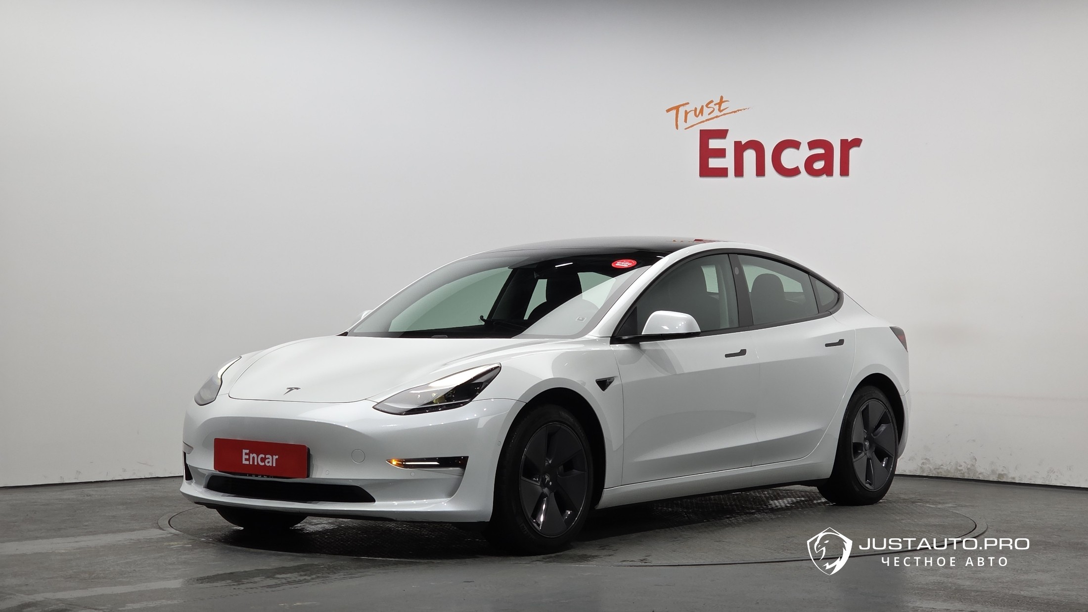Автомобиль Tesla Model 3