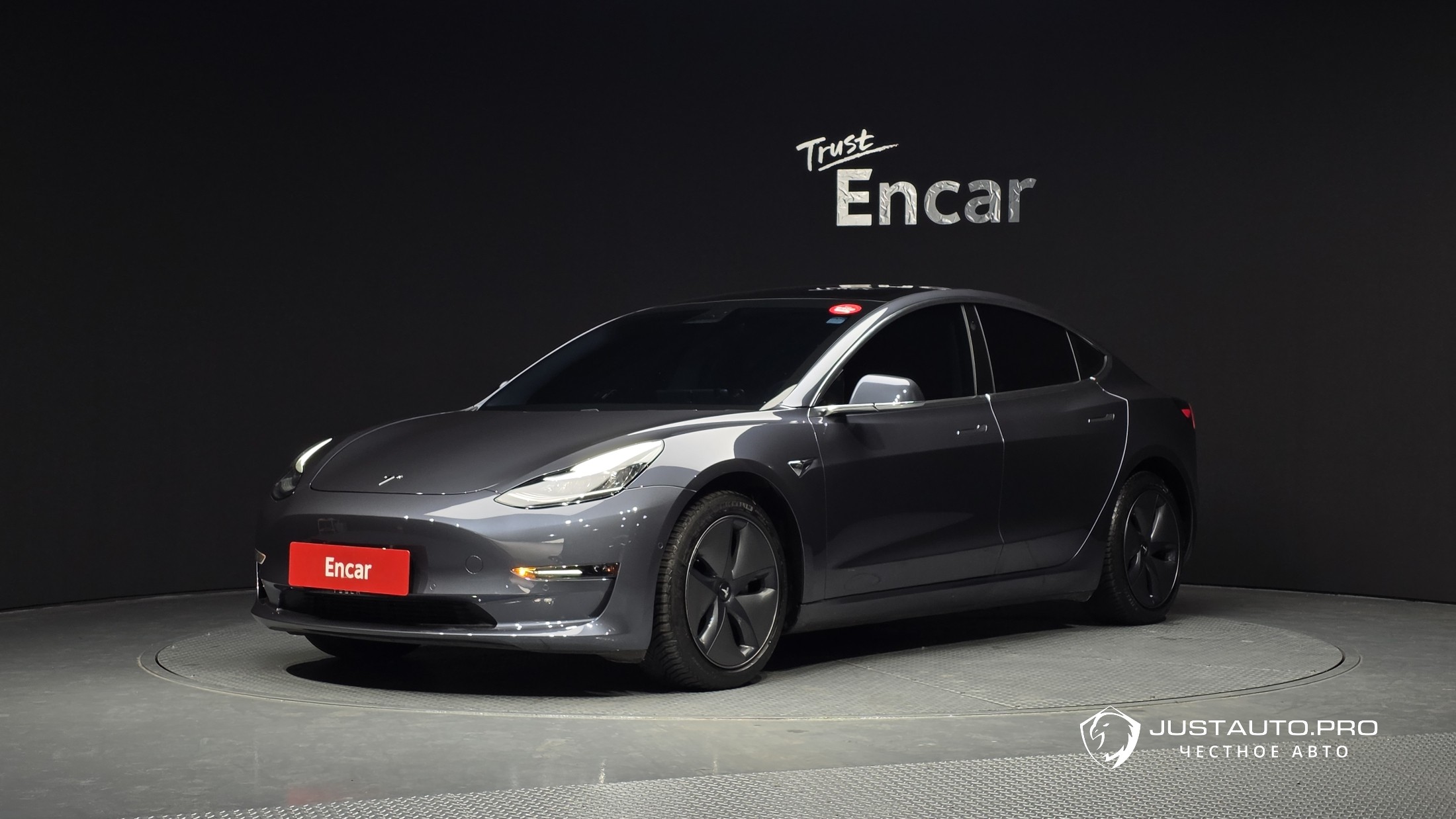 Автомобиль Tesla Model 3