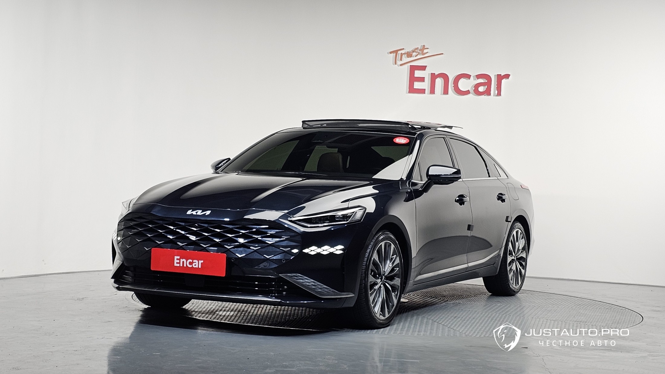 Автомобиль Kia K8