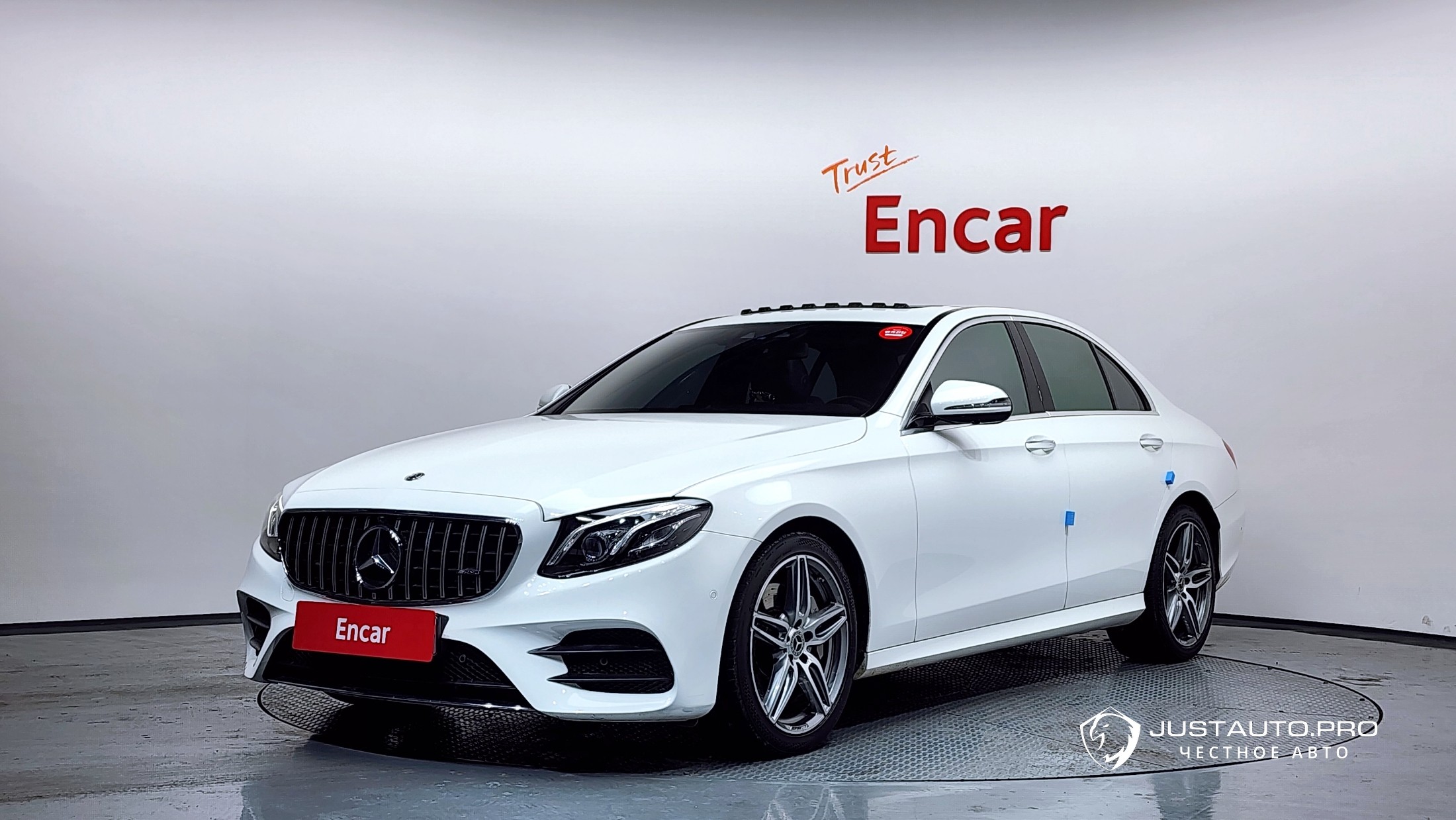 Автомобиль Mercedes-Benz E-Class