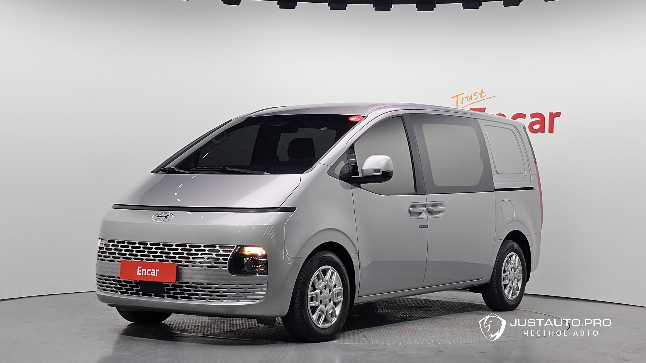 Автомобиль Hyundai Staria