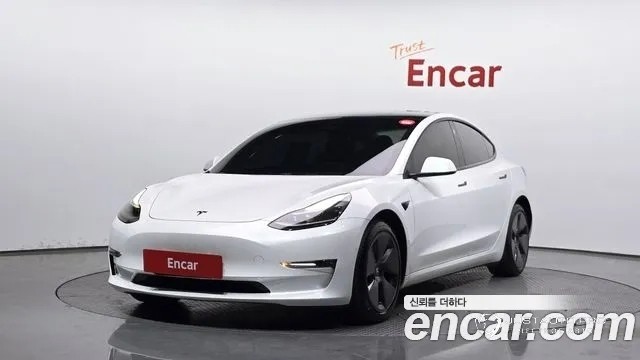 Автомобиль Tesla Model 3