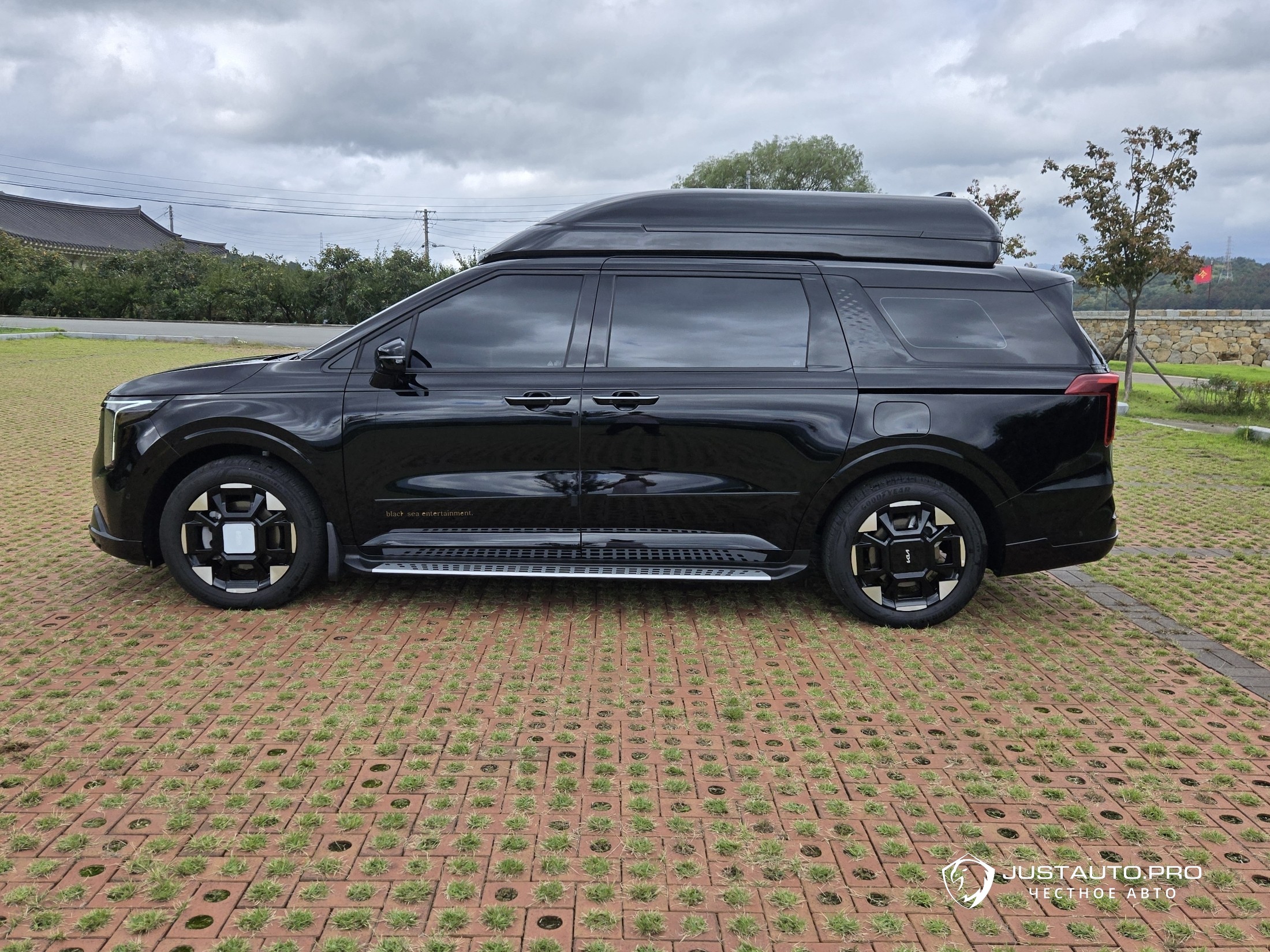 Автомобиль Kia Canival