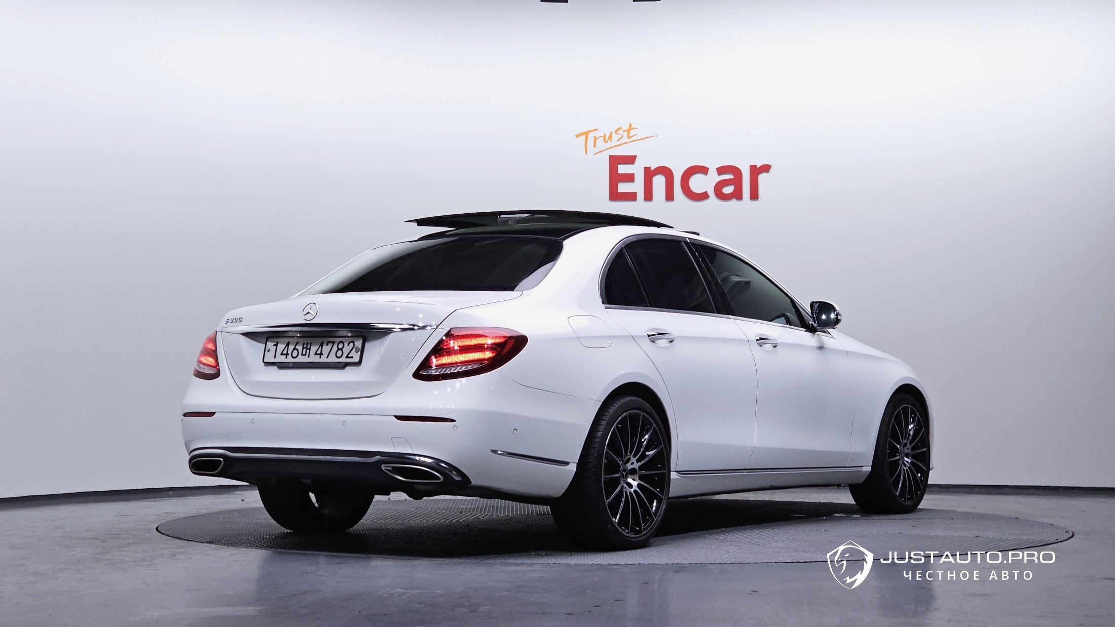 Автомобиль Mercedes-Benz E-Class