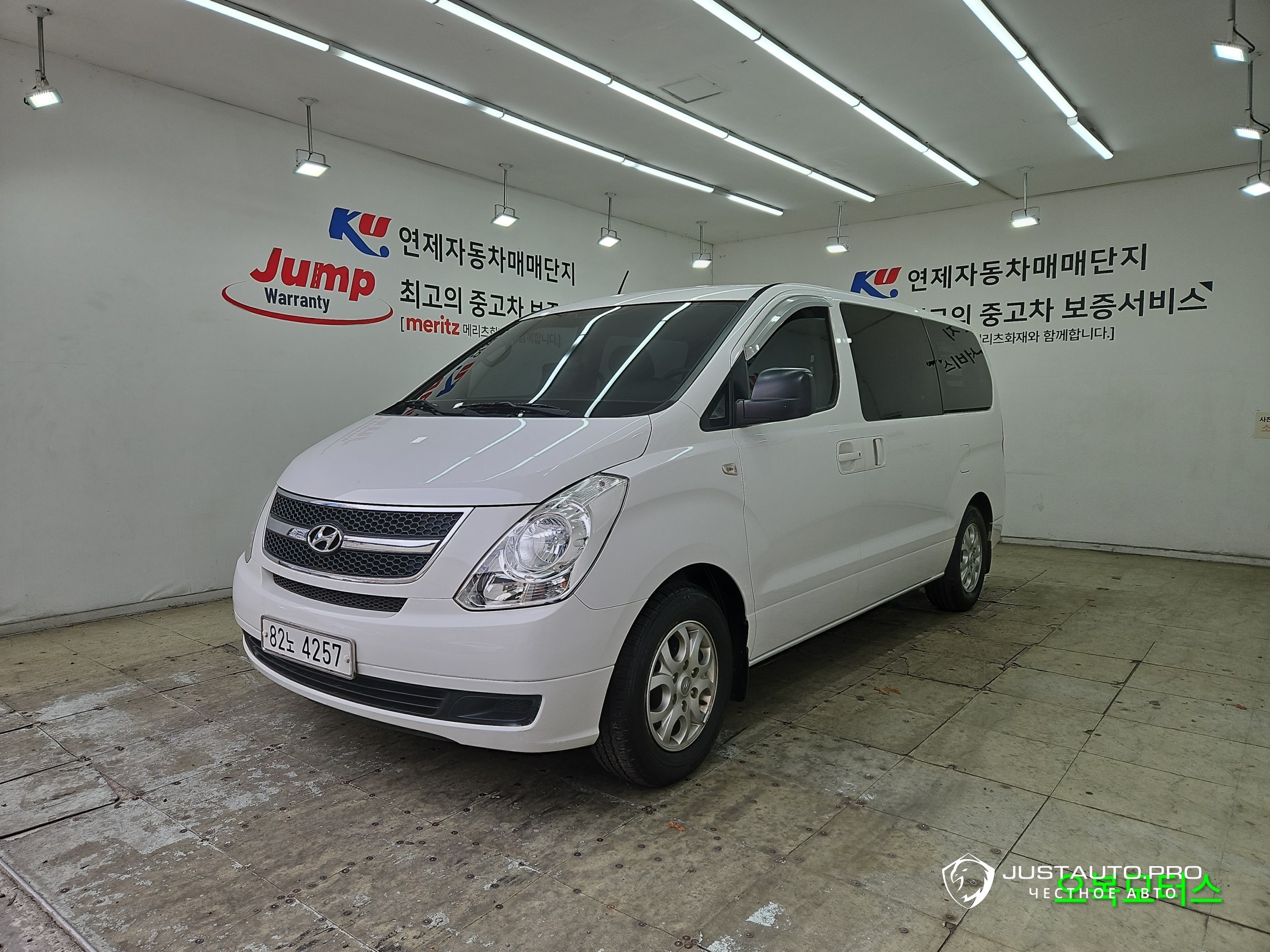 Автомобиль Hyundai Starex