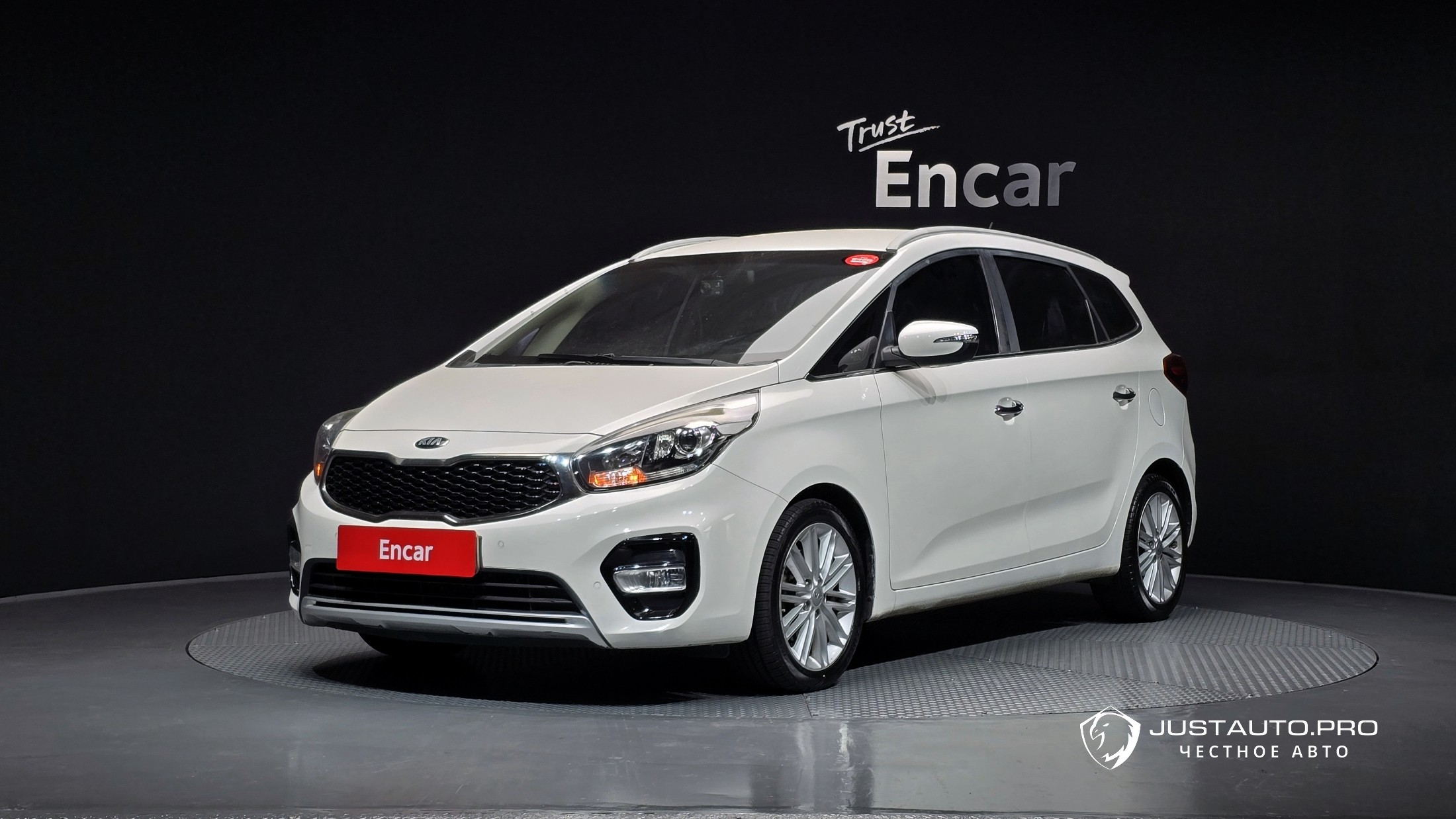 Автомобиль Kia Carens