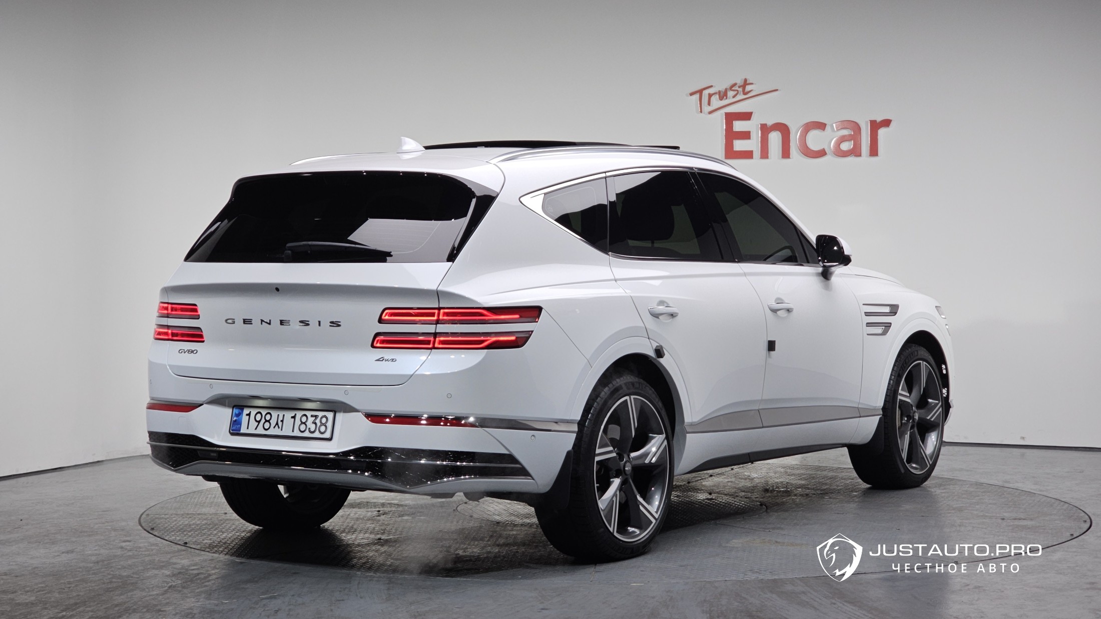 Автомобиль Genesis GV80