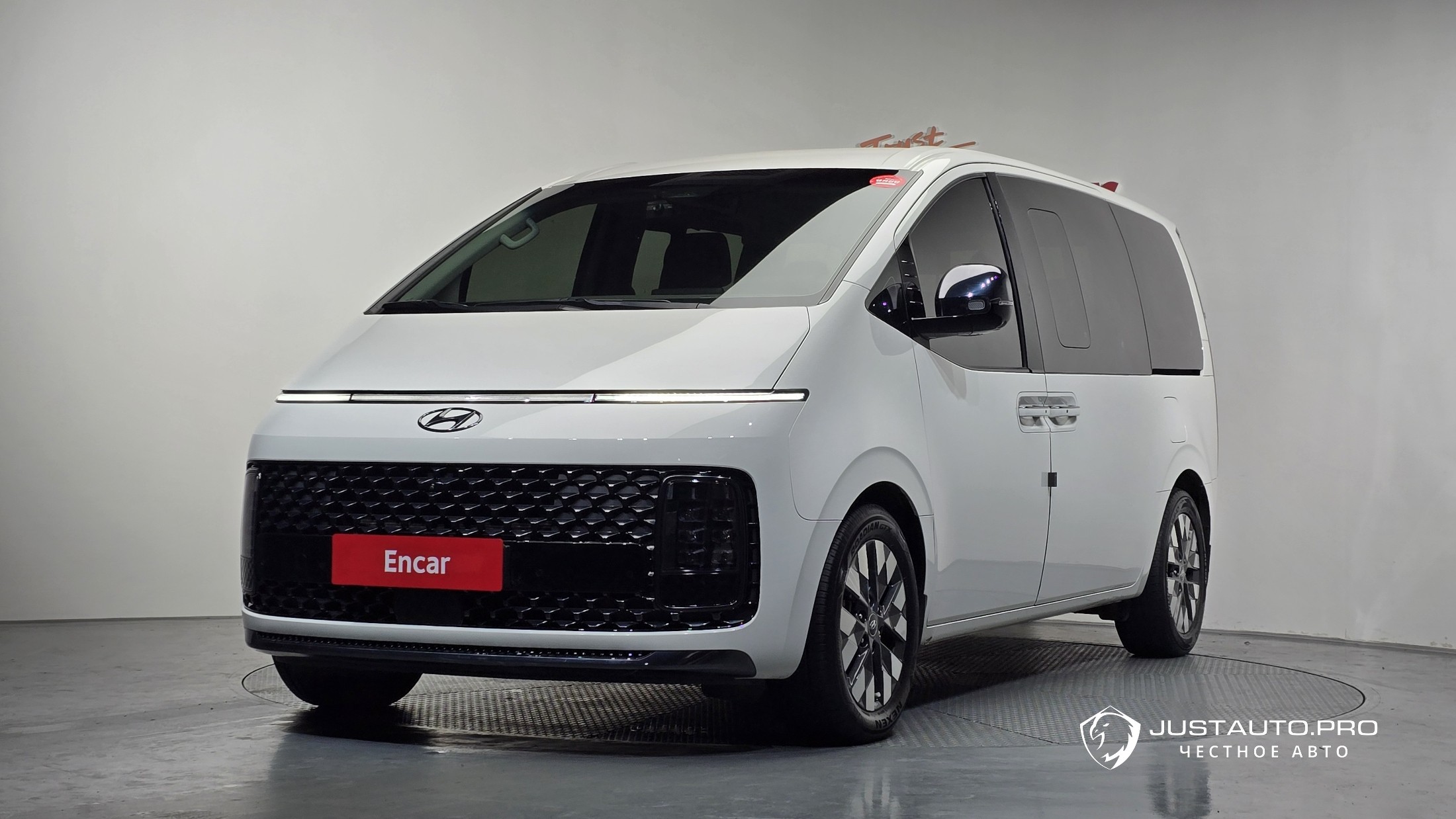 Автомобиль Hyundai Staria