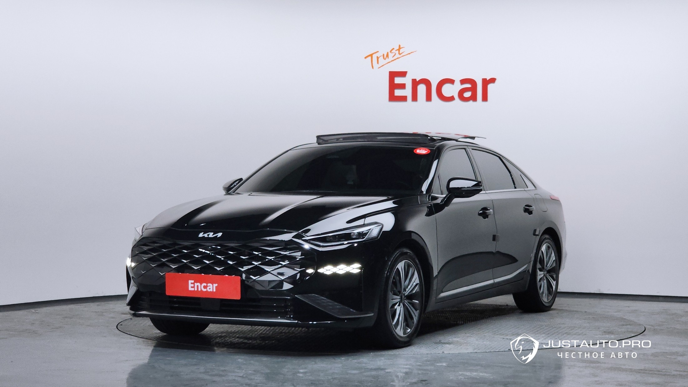 Автомобиль Kia K8