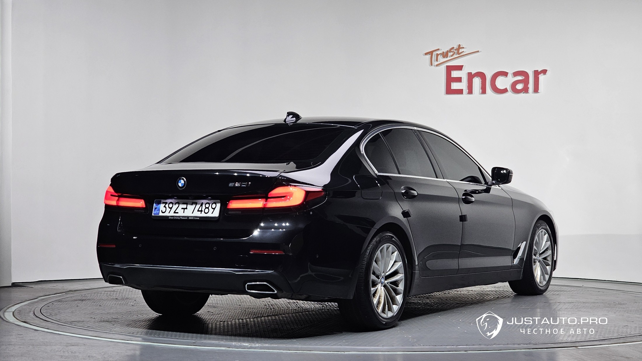 Автомобиль BMW 5-Series