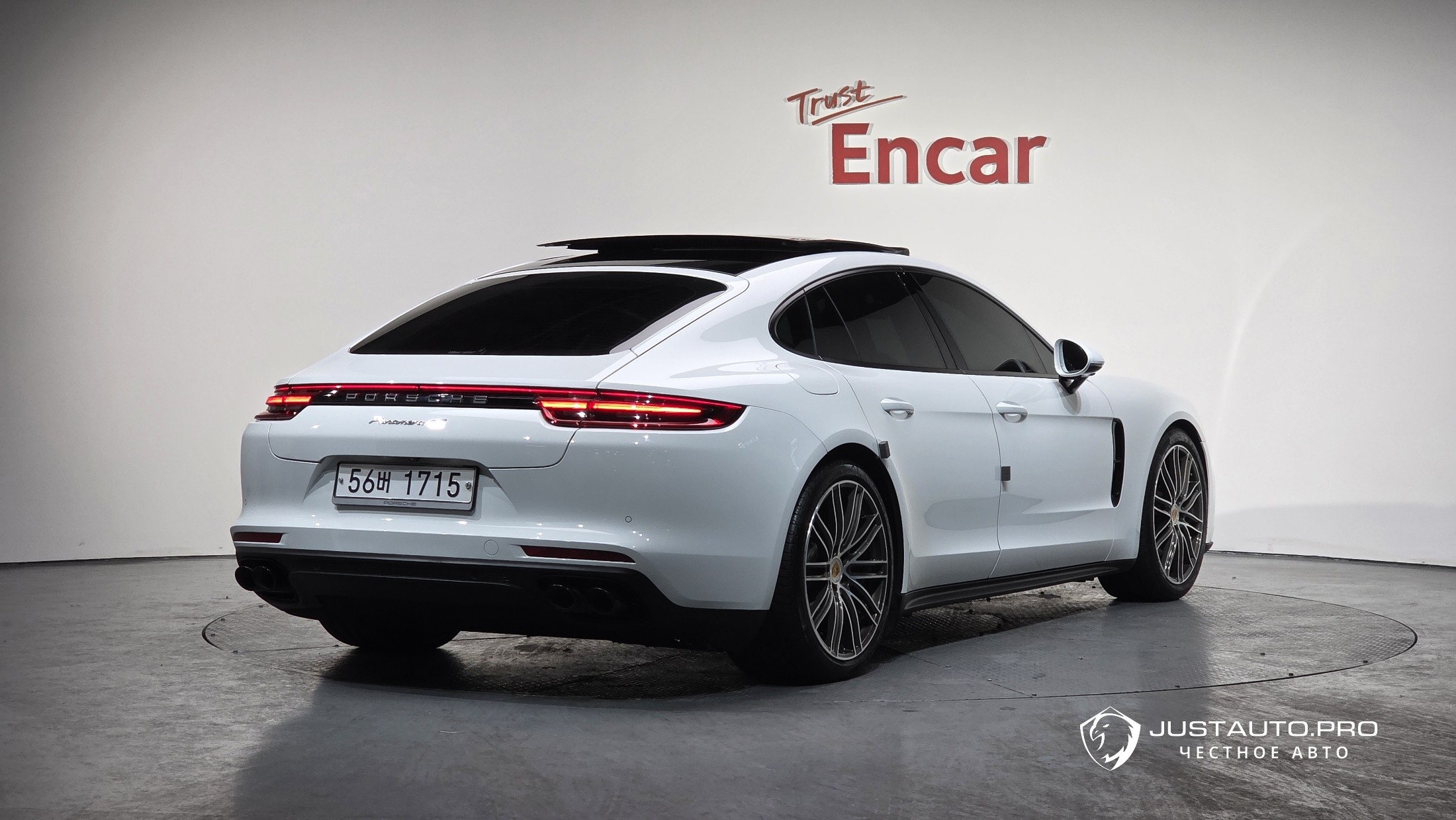 Автомобиль Porsche Panamera