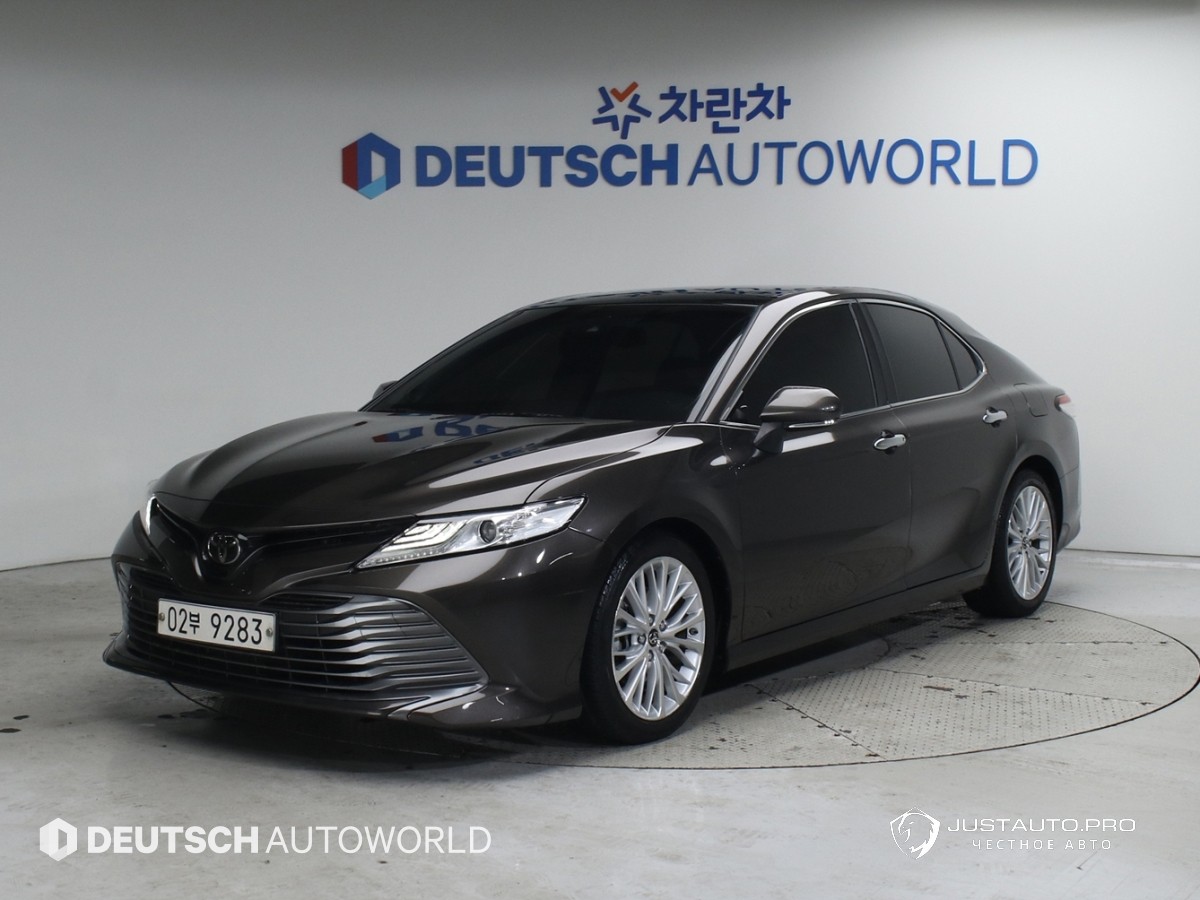 Автомобиль Toyota Camry