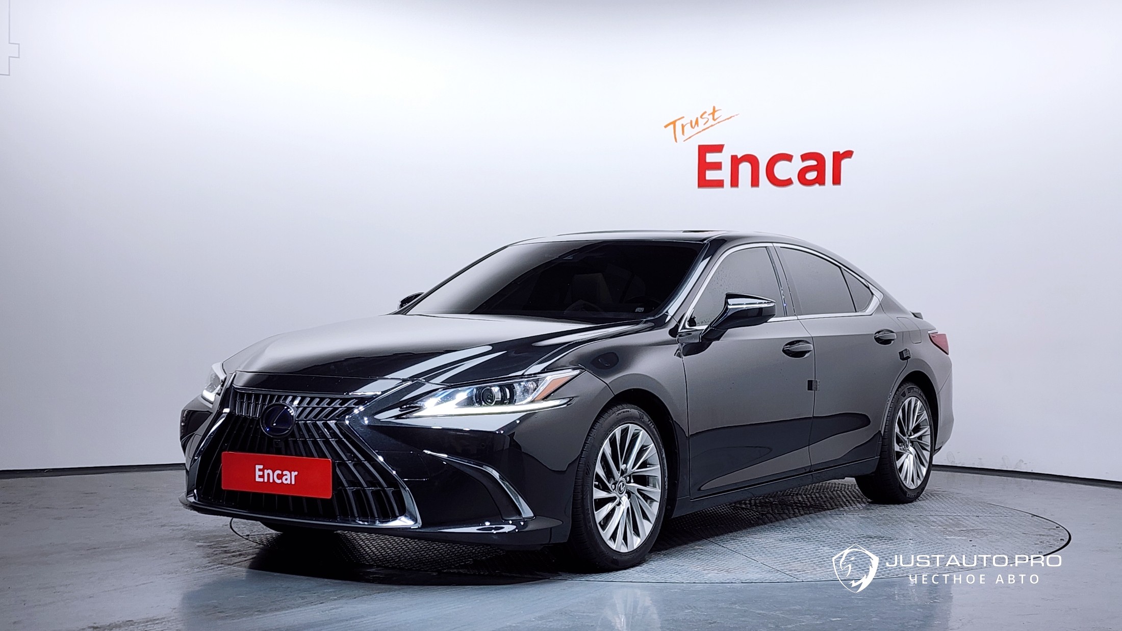 Автомобиль Lexus ES