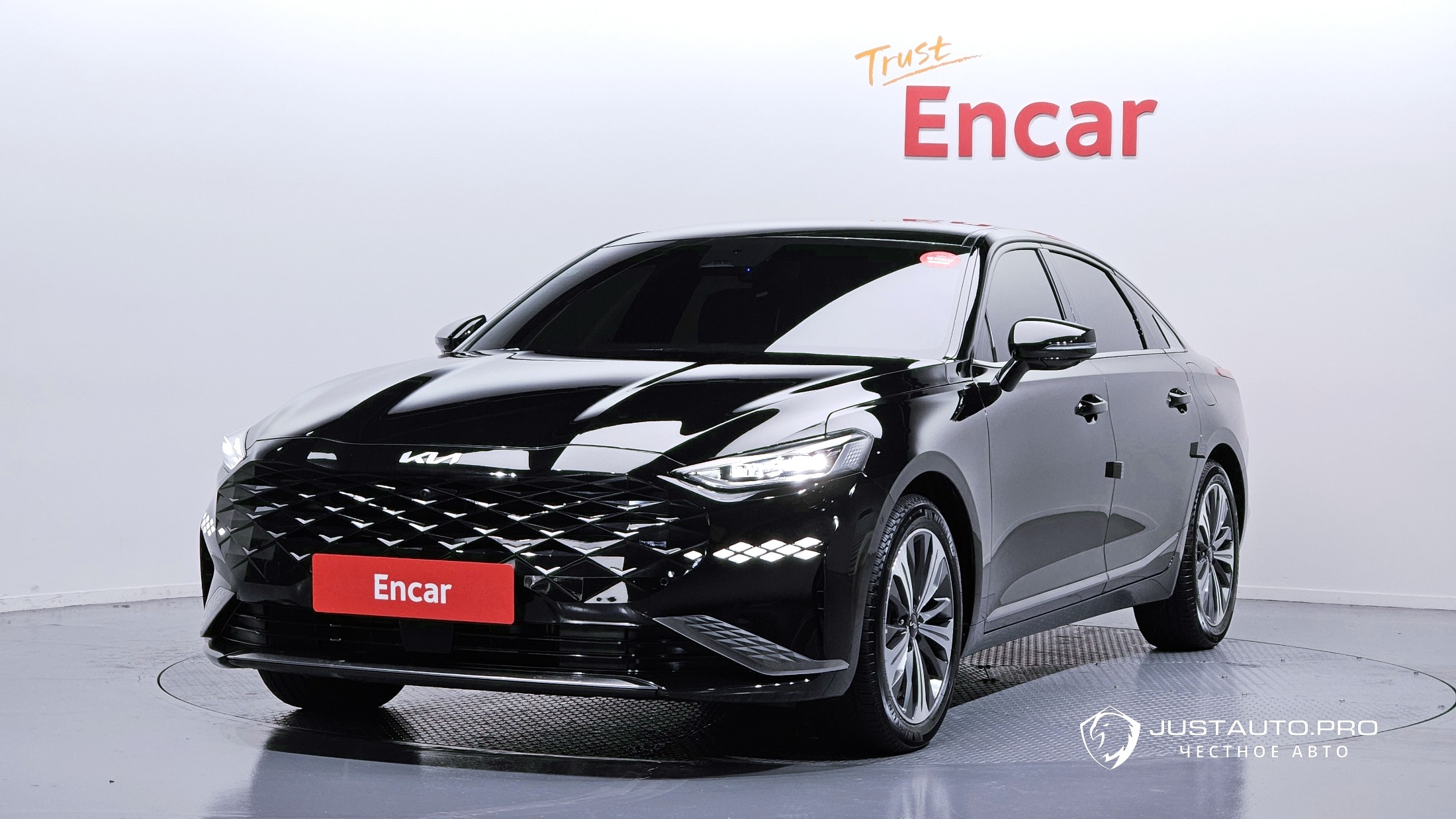 Автомобиль Kia K8