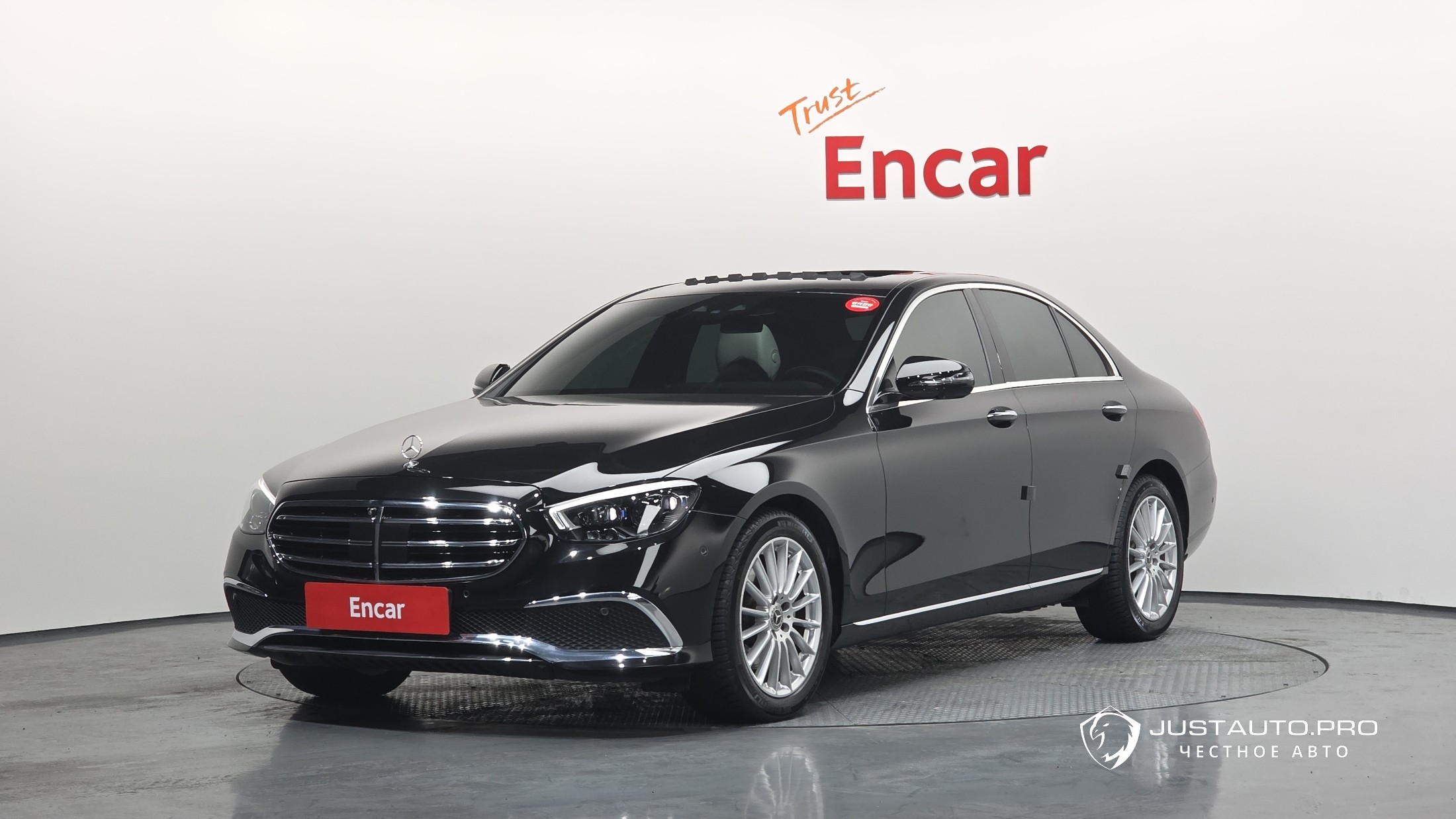 Автомобиль Mercedes-Benz E-Class