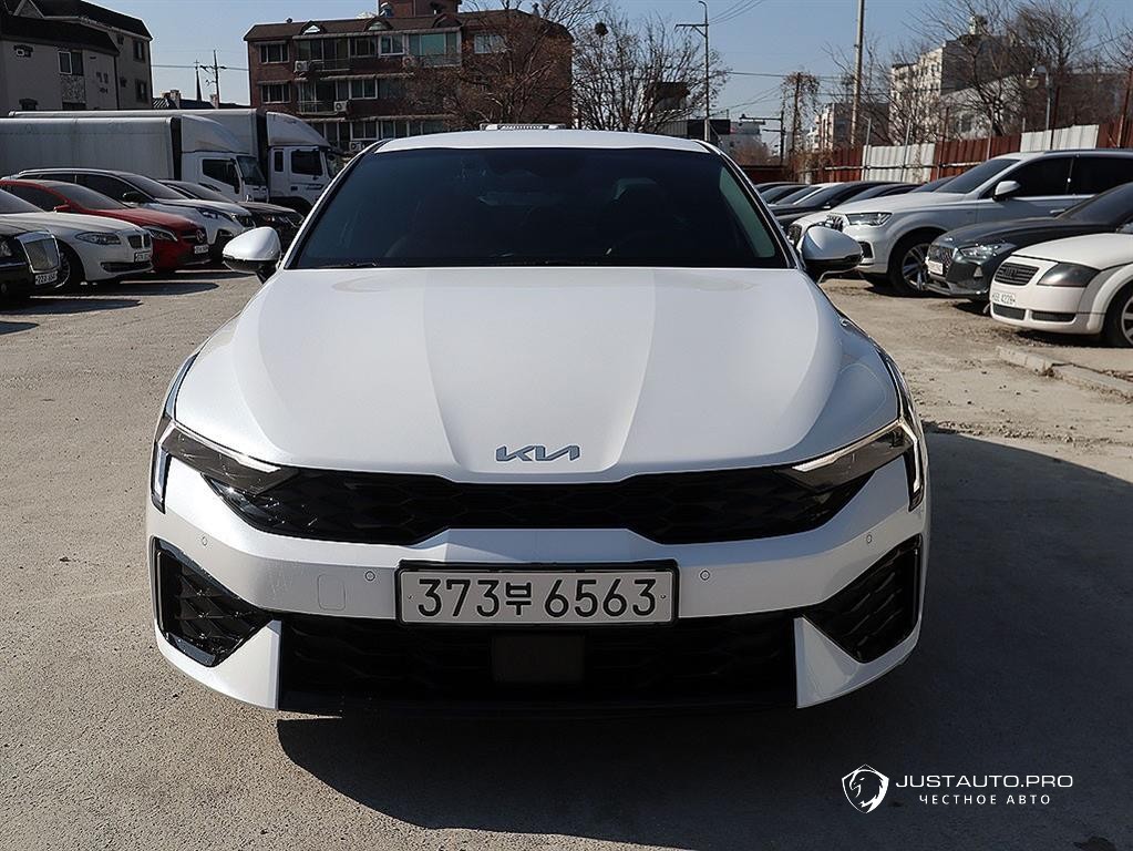 Автомобиль Kia K5