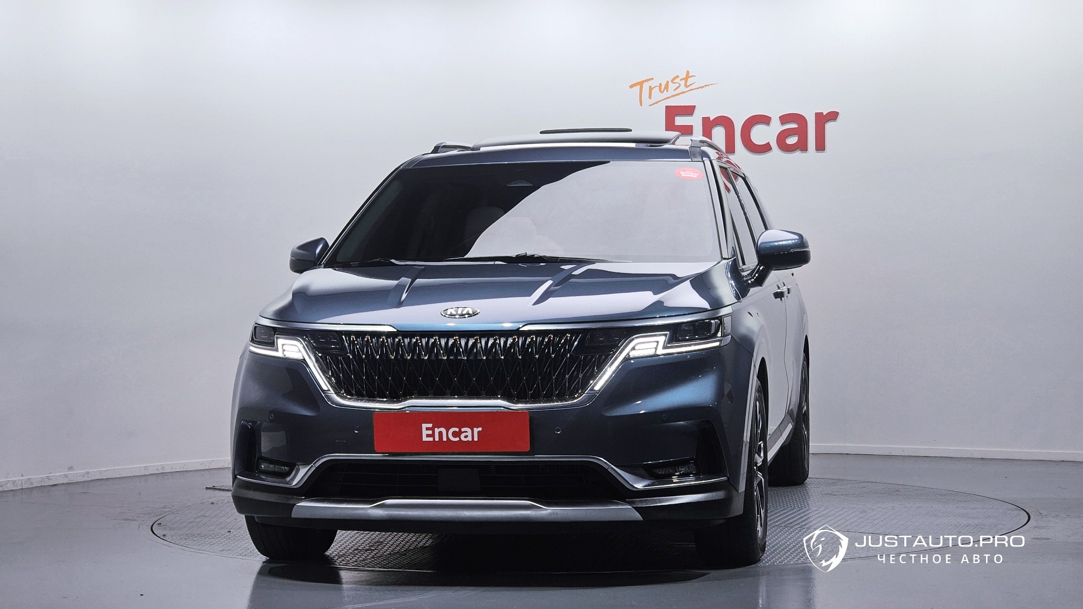 Автомобиль Kia Canival