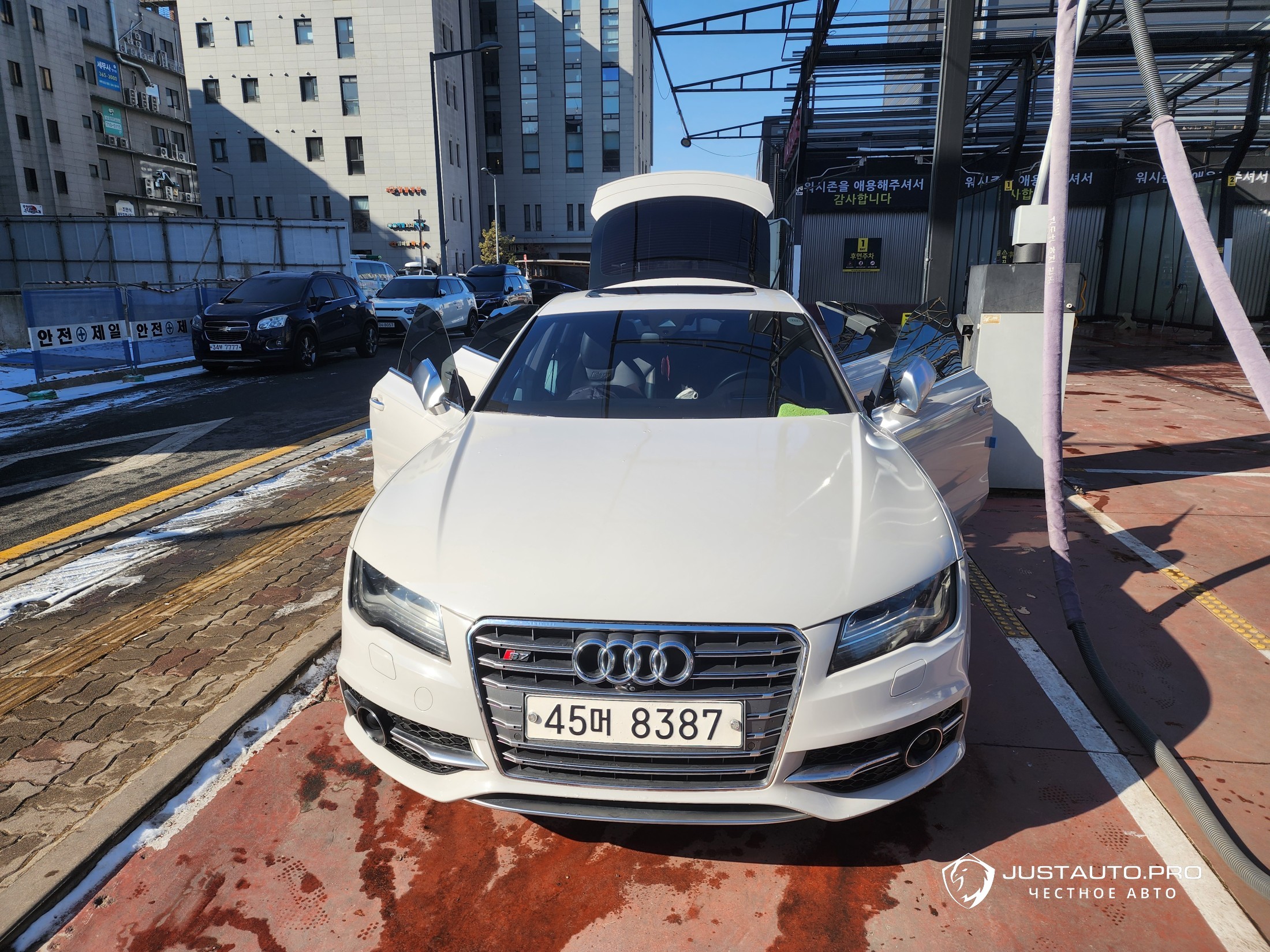 Автомобиль Audi S7