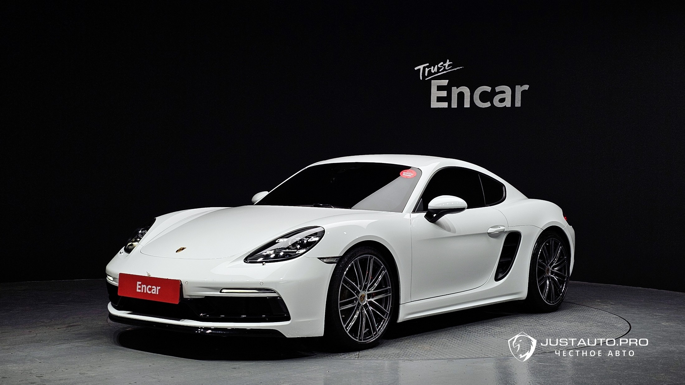 Автомобиль Porsche 718