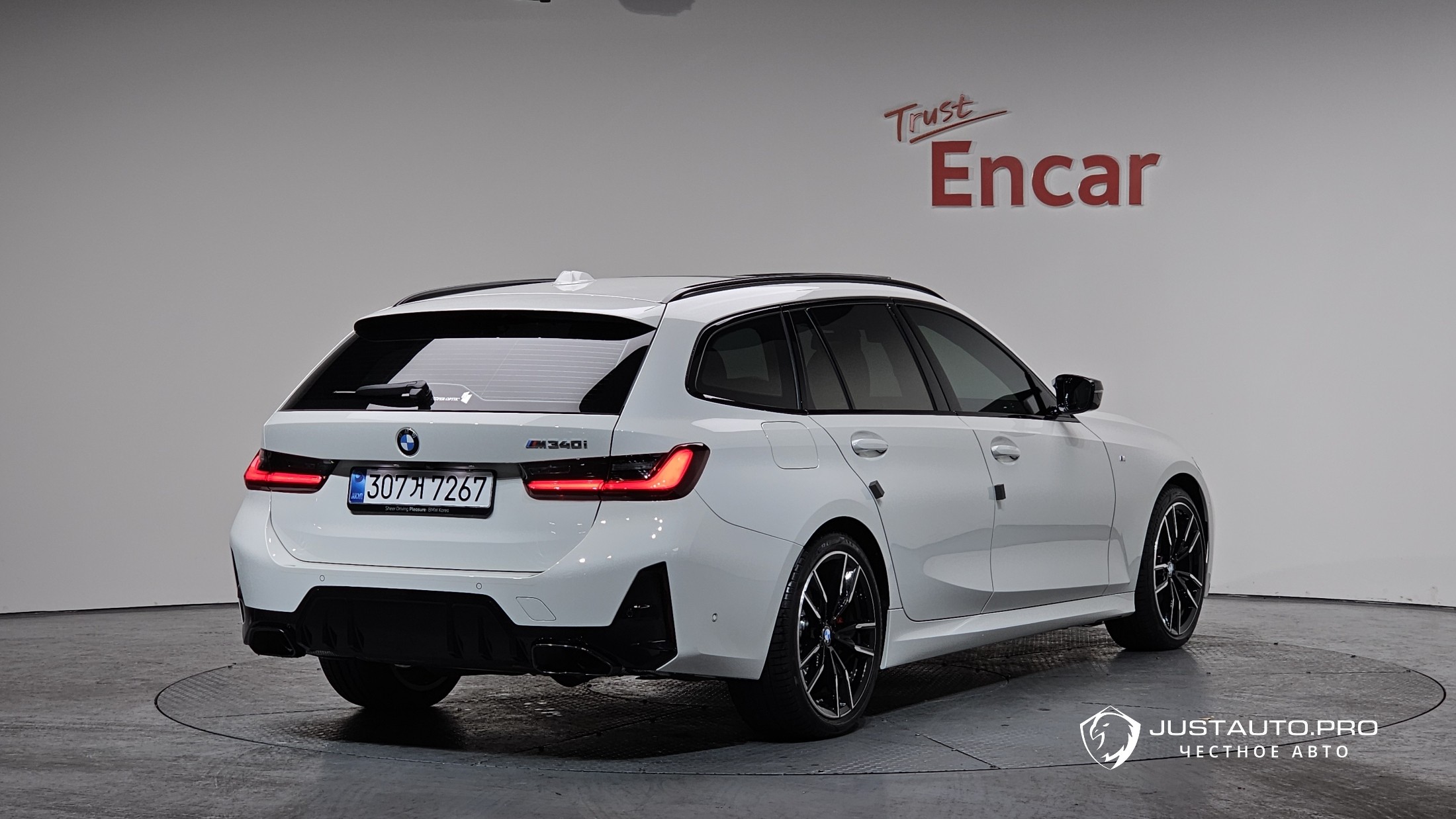 Автомобиль BMW 3-Series