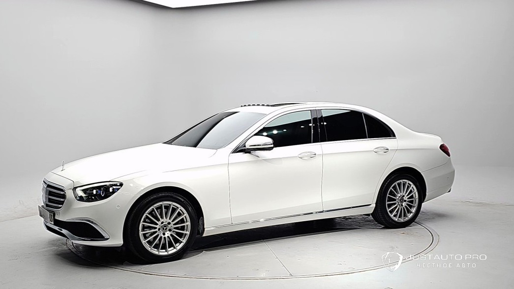 Автомобиль Mercedes-Benz E-Class