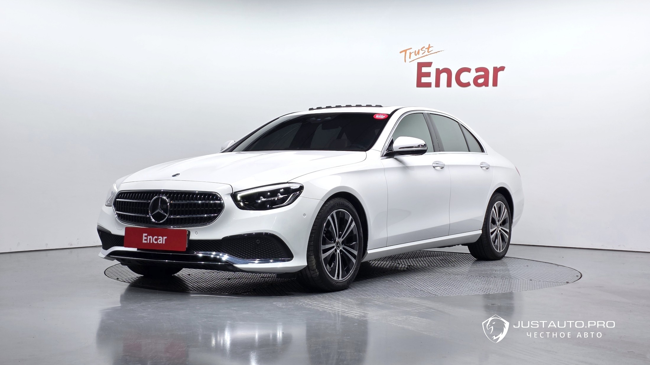 Автомобиль Mercedes-Benz E-Class