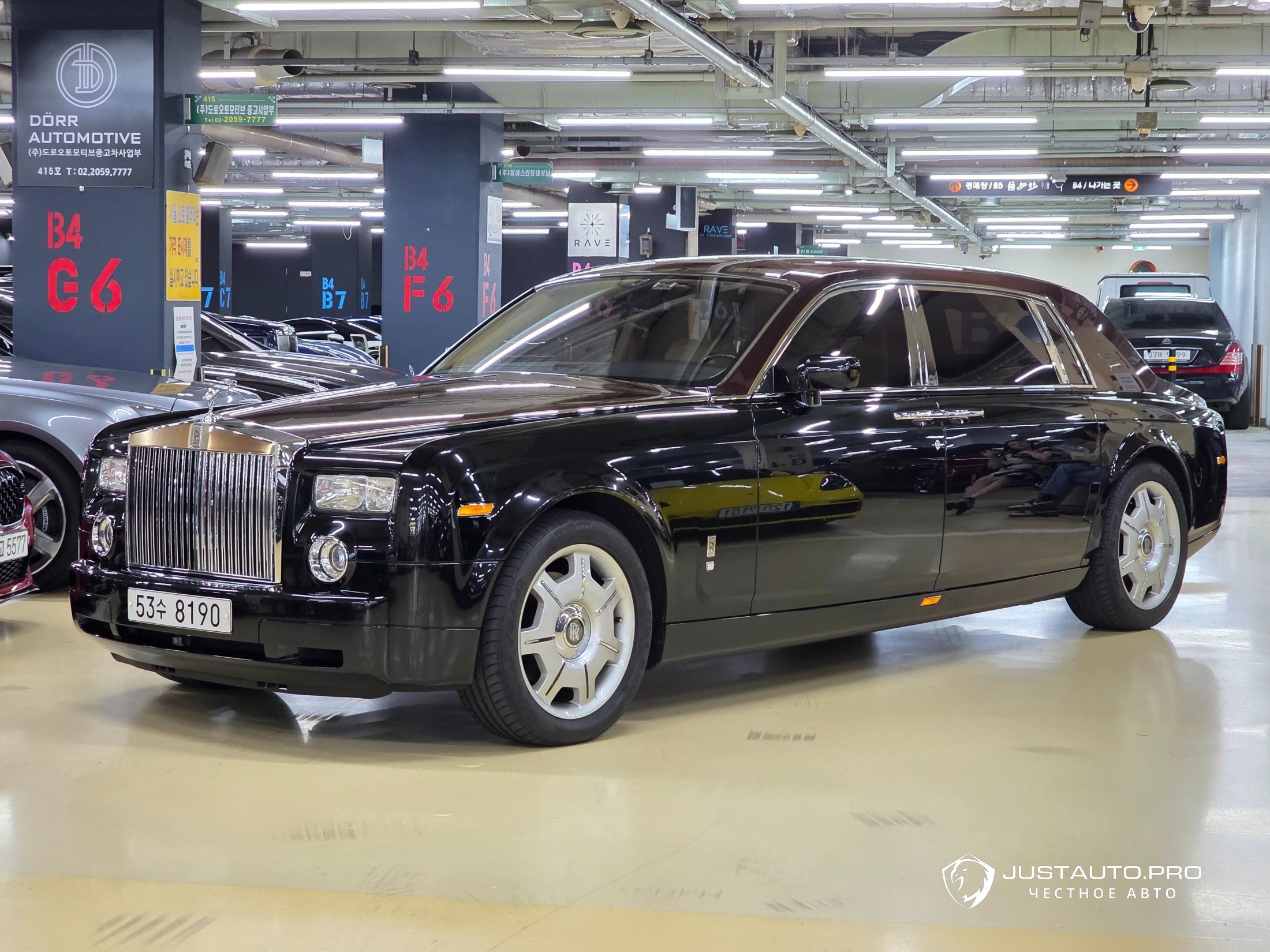Автомобиль Rolls-Royce Phantom