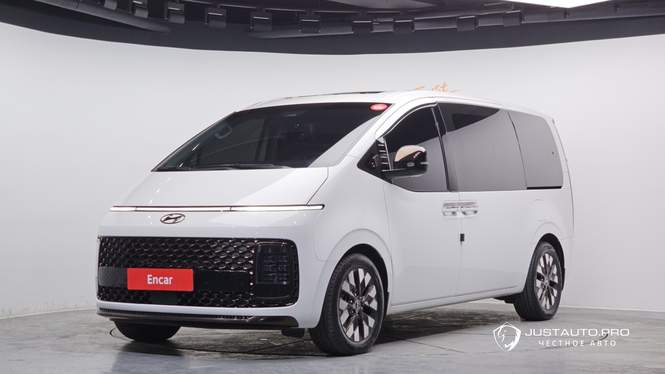 Автомобиль Hyundai Staria