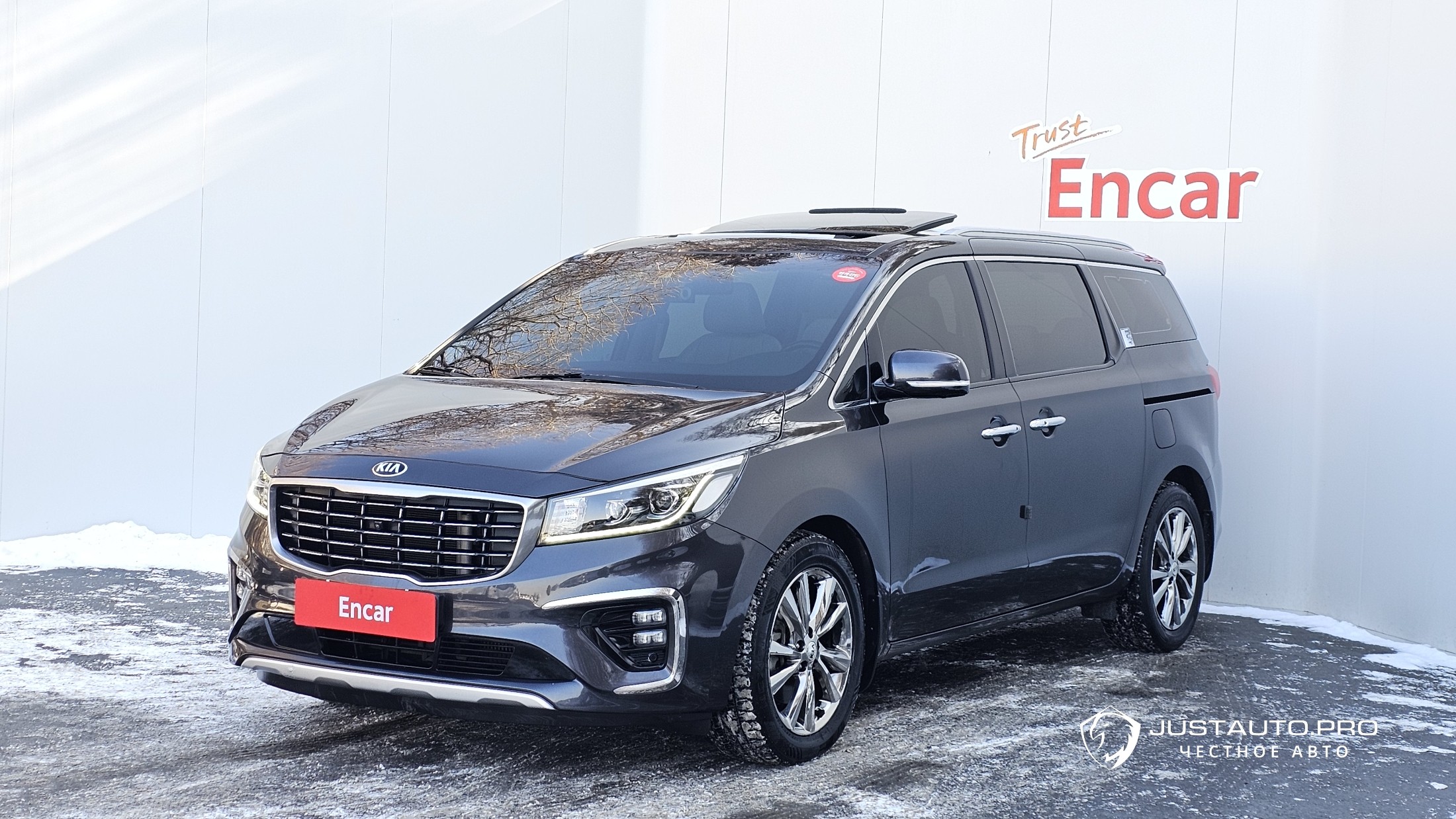 Автомобиль Kia Canival