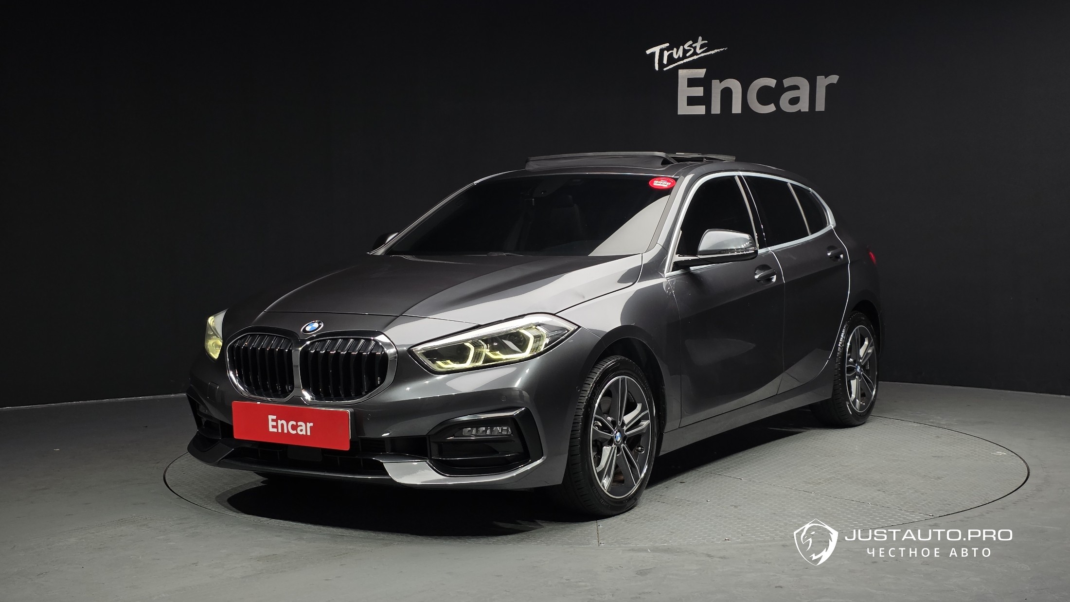 Автомобиль BMW 1-Series