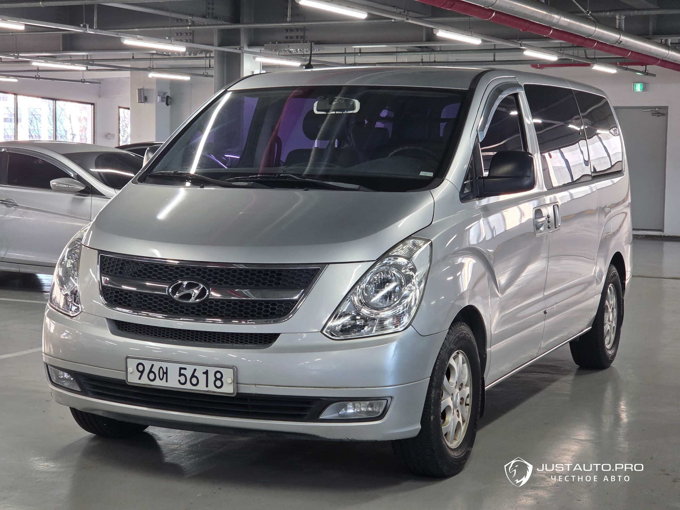Автомобиль Hyundai Starex
