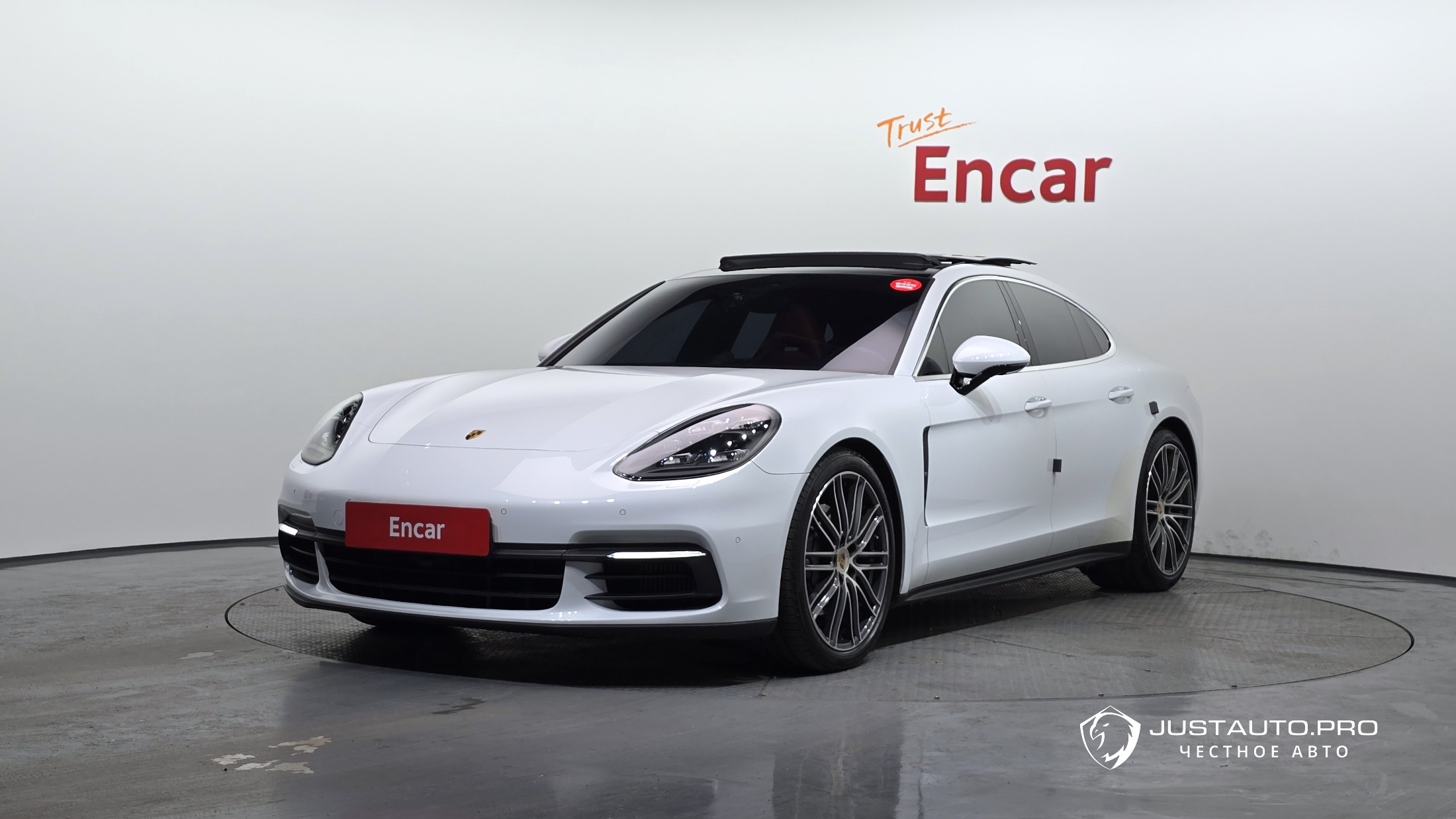 Автомобиль Porsche Panamera