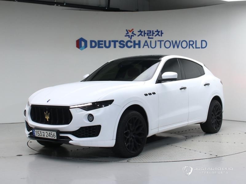 Автомобиль Maserati Levante